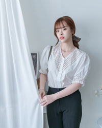 Lace Cotton Shirt 法式質感V形通花拼接恤衫/TP9234