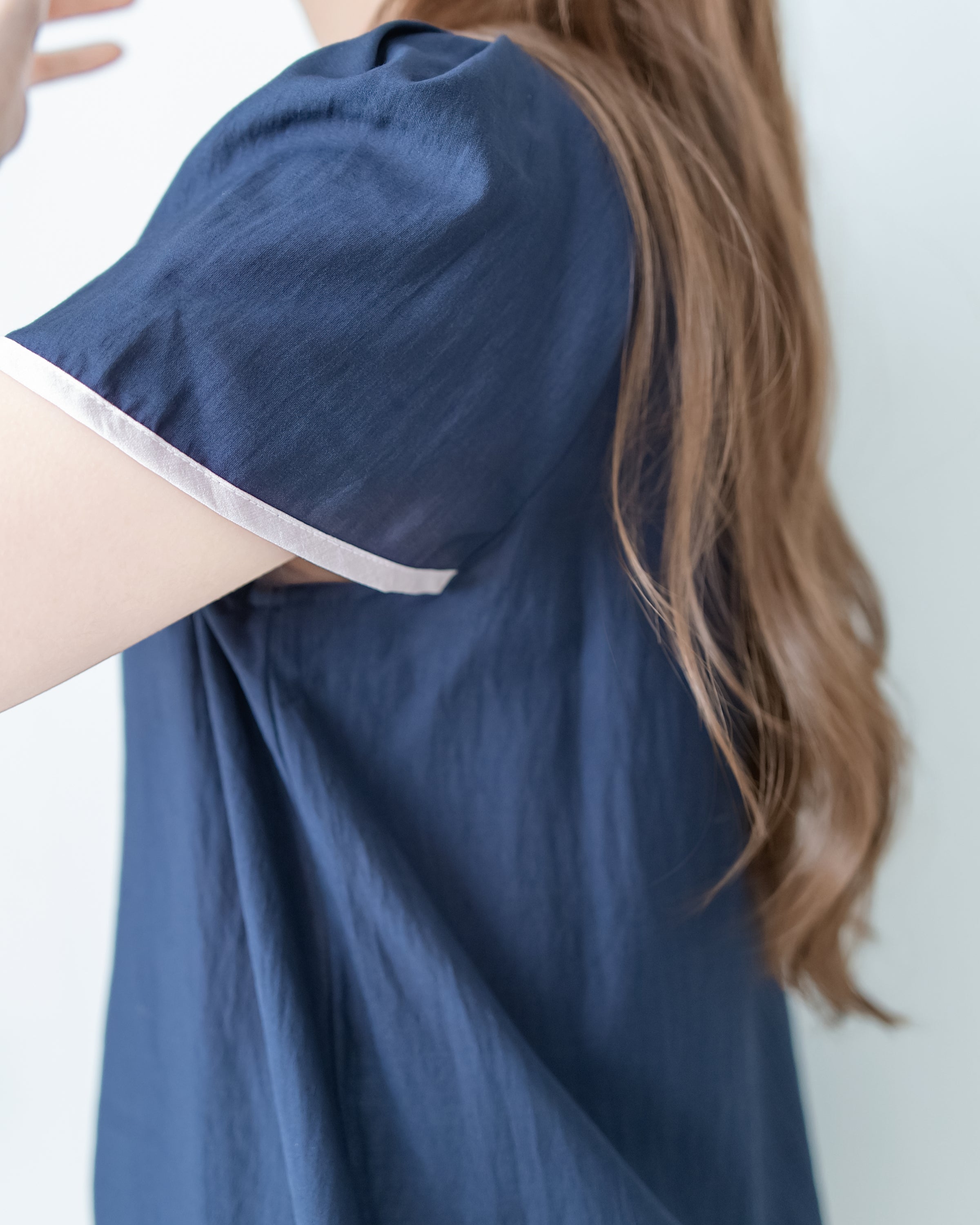 Coco Blouse 涼感微光拼色顯瘦傘袖上衣/ BU9146