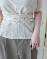Cross Blouse 輕盈交叉帶後蝴蝶上衣/BU9150