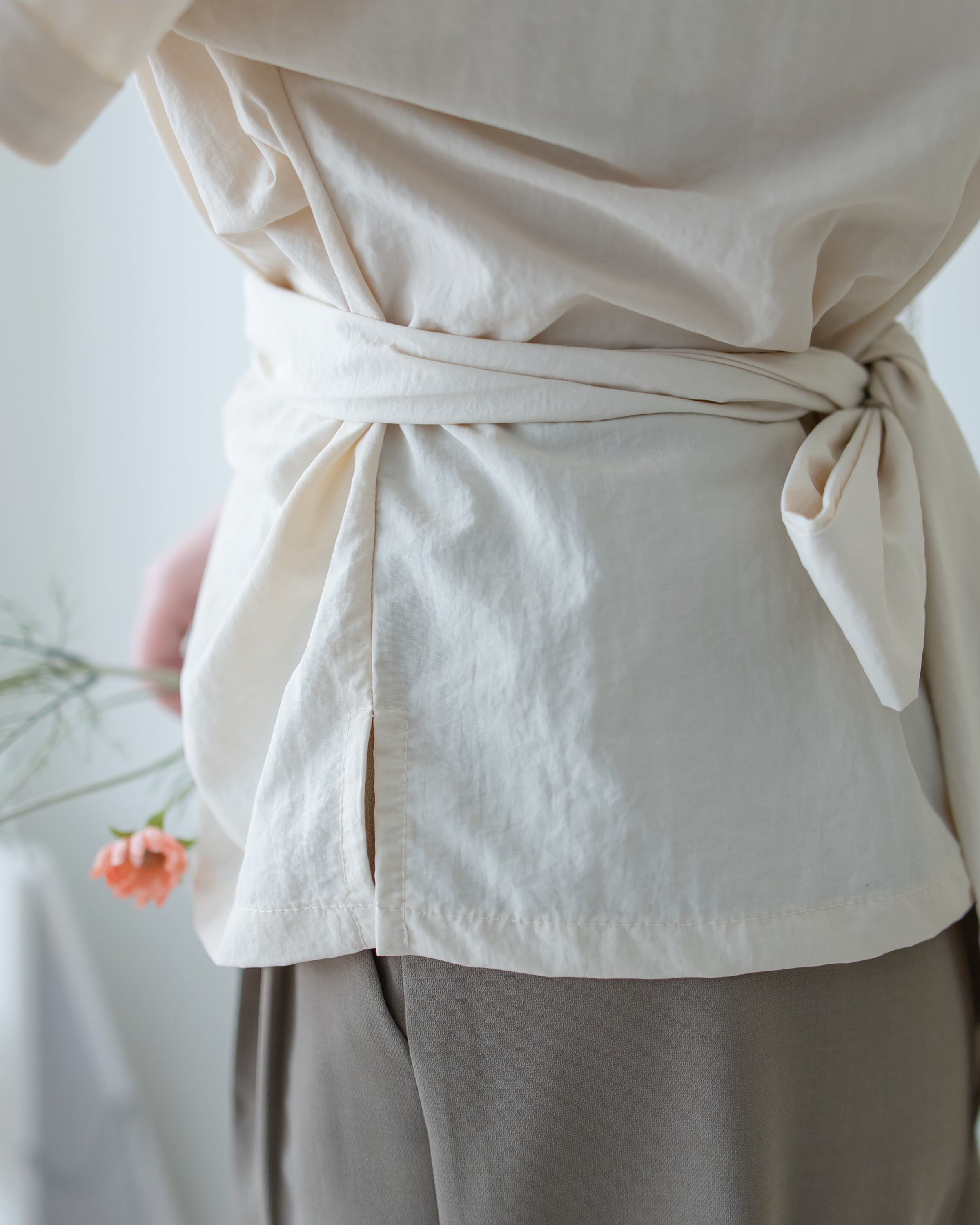 Cross Blouse 輕盈交叉帶後蝴蝶上衣/BU9150