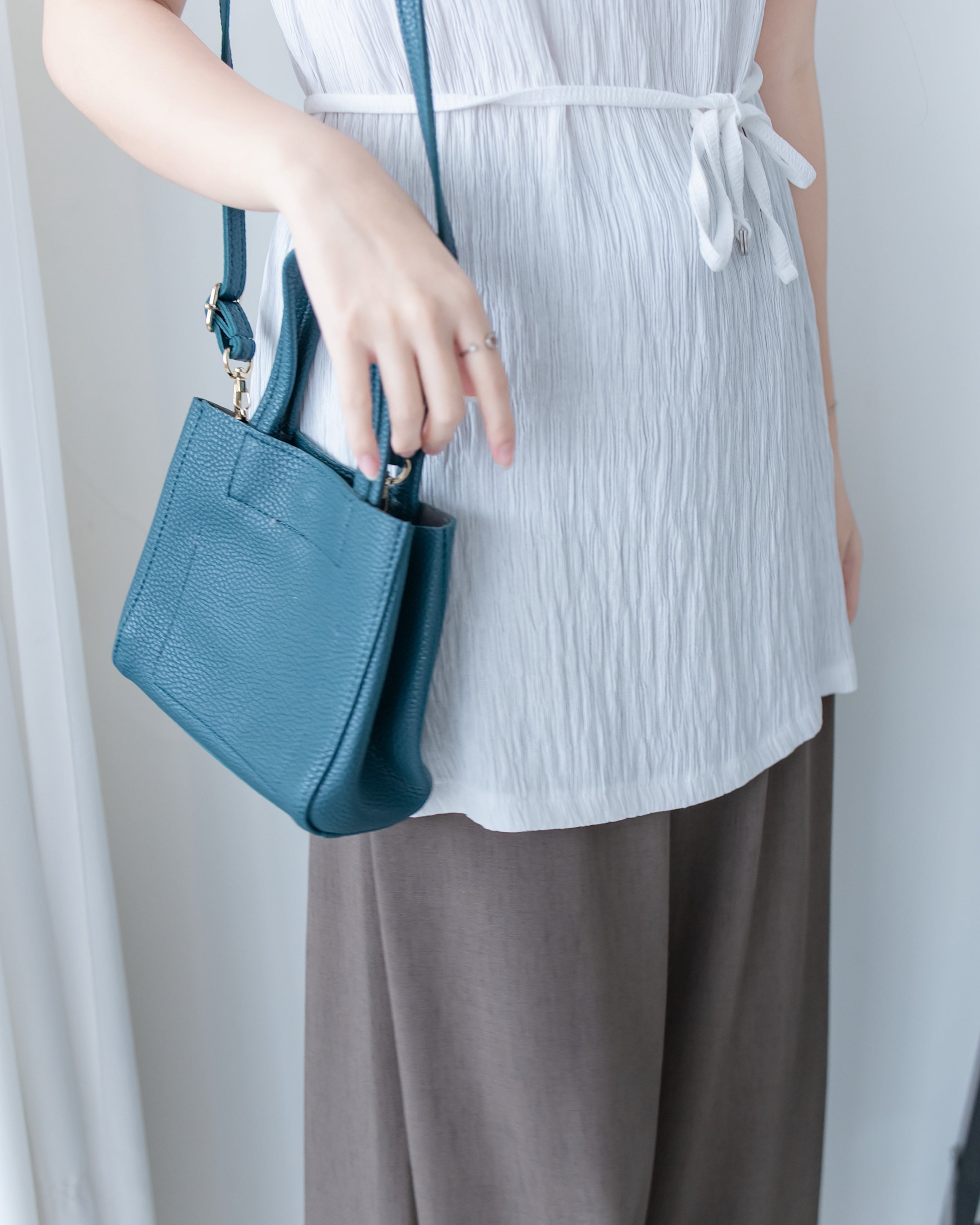 Moon Belt Vest 金屬半月扣無袖微長背心/BU9149