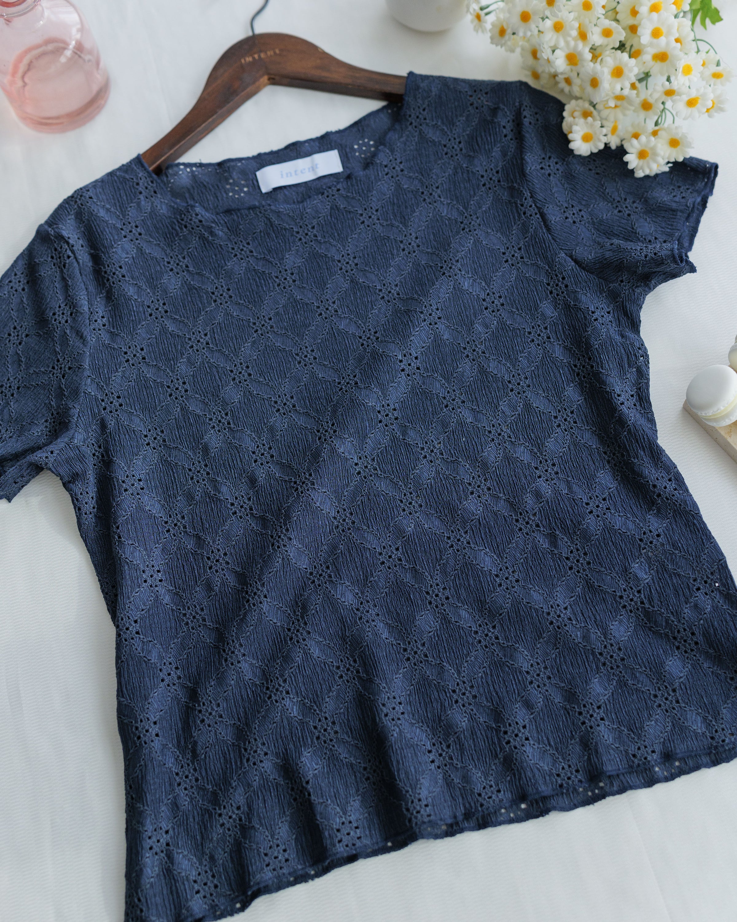 [intent label/intent製 ]  Lace Top 彈性防皺通花自然修腰花邊上衣/ TPA8003