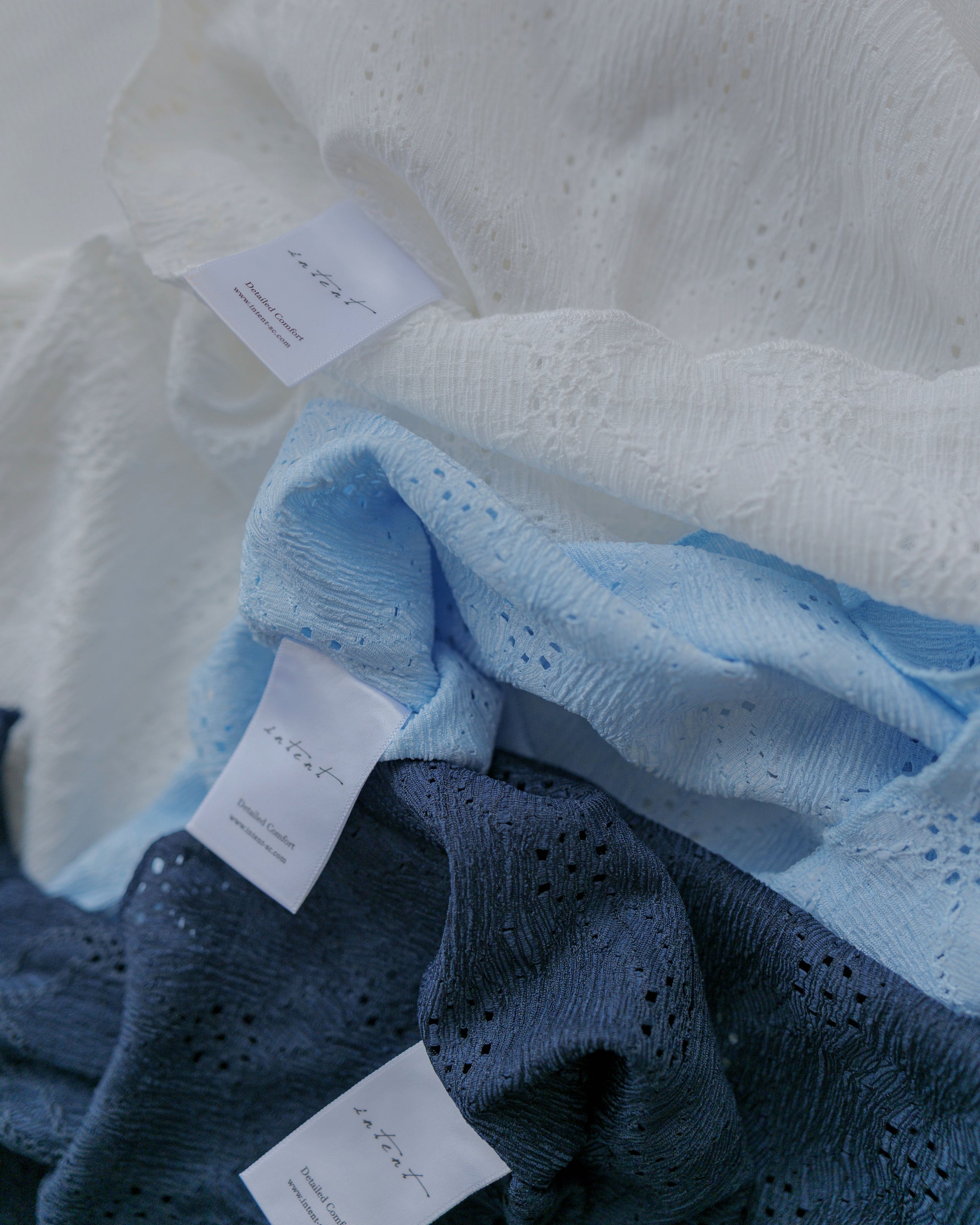 [intent label/intent製 ]  Lace Top 彈性防皺通花自然修腰花邊上衣/ TPA8003