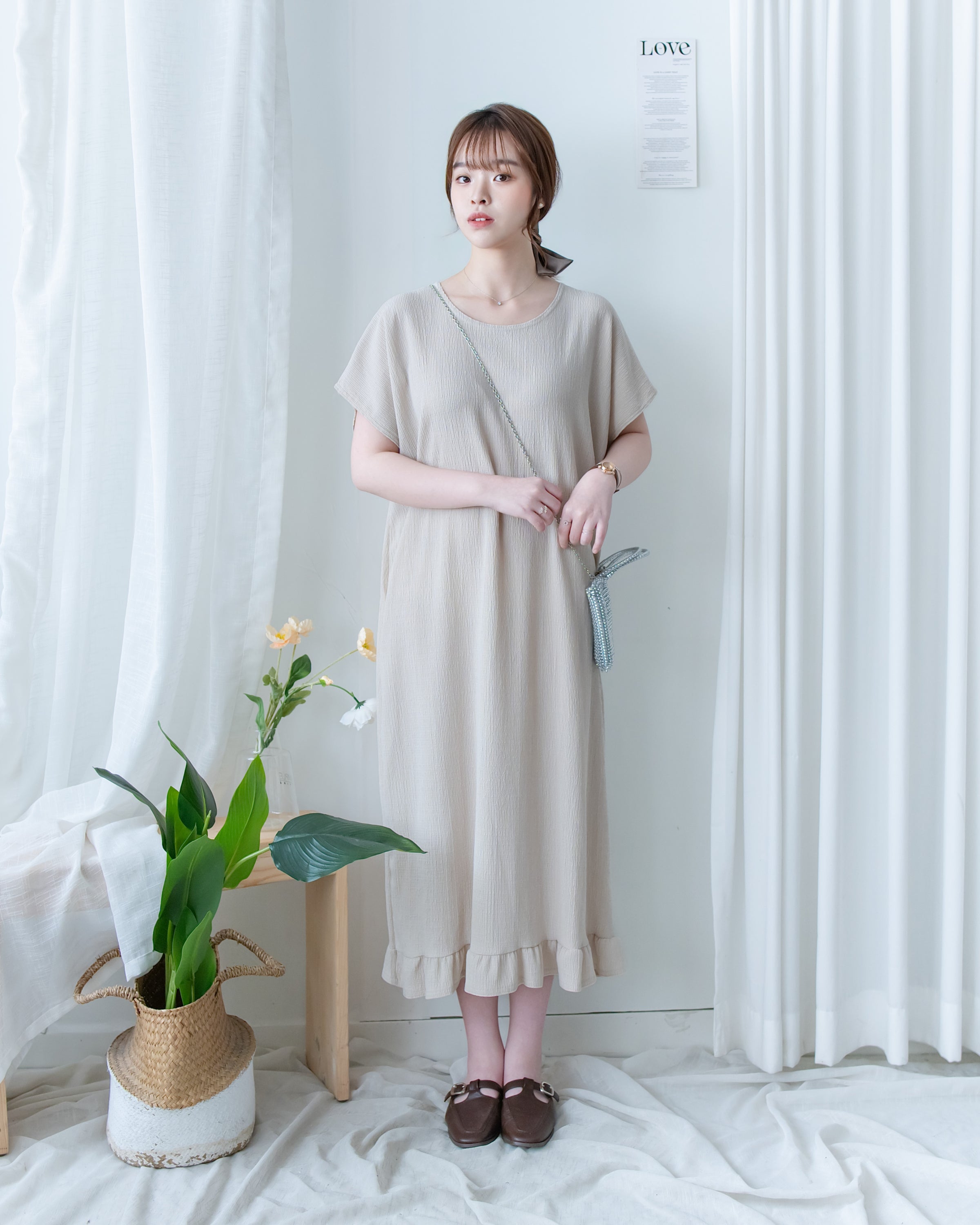 Ruffle End Dress 細緻壓紋細荷葉點綴舒適連身裙/DS1169