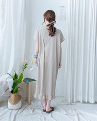 Ruffle End Dress 細緻壓紋細荷葉點綴舒適連身裙/DS1169