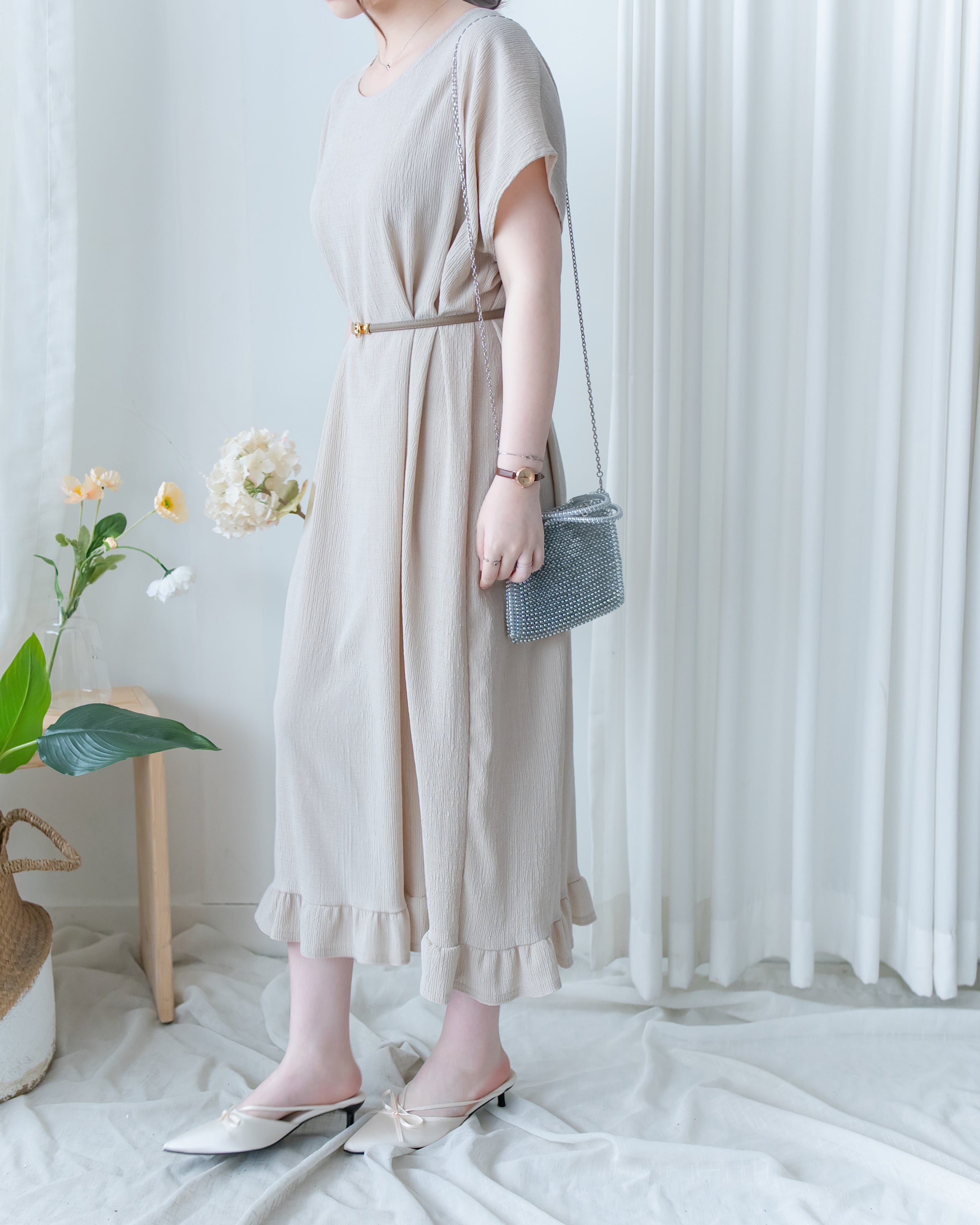Ruffle End Dress 細緻壓紋細荷葉點綴舒適連身裙/DS1169
