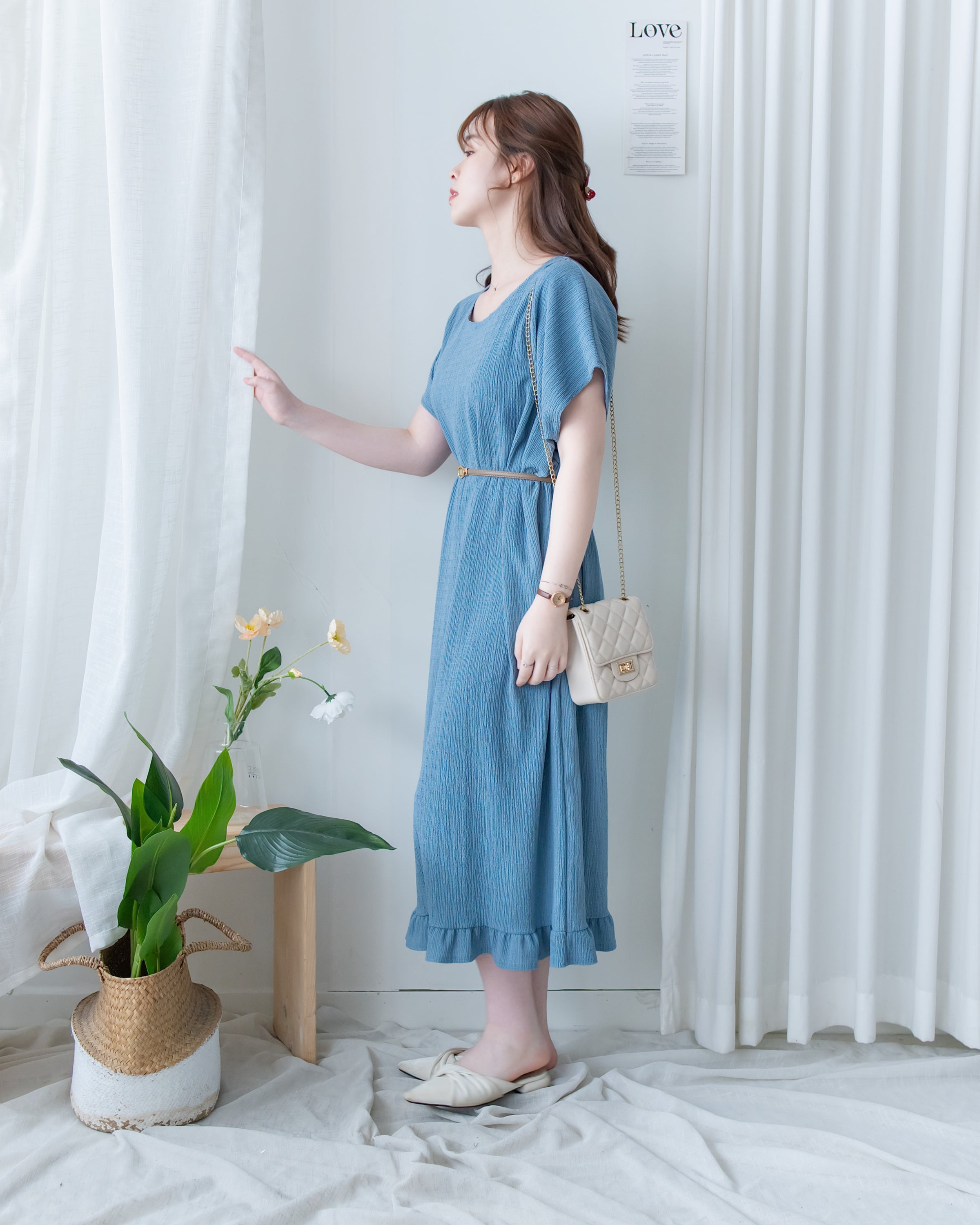 Ruffle End Dress 細緻壓紋細荷葉點綴舒適連身裙/DS1169