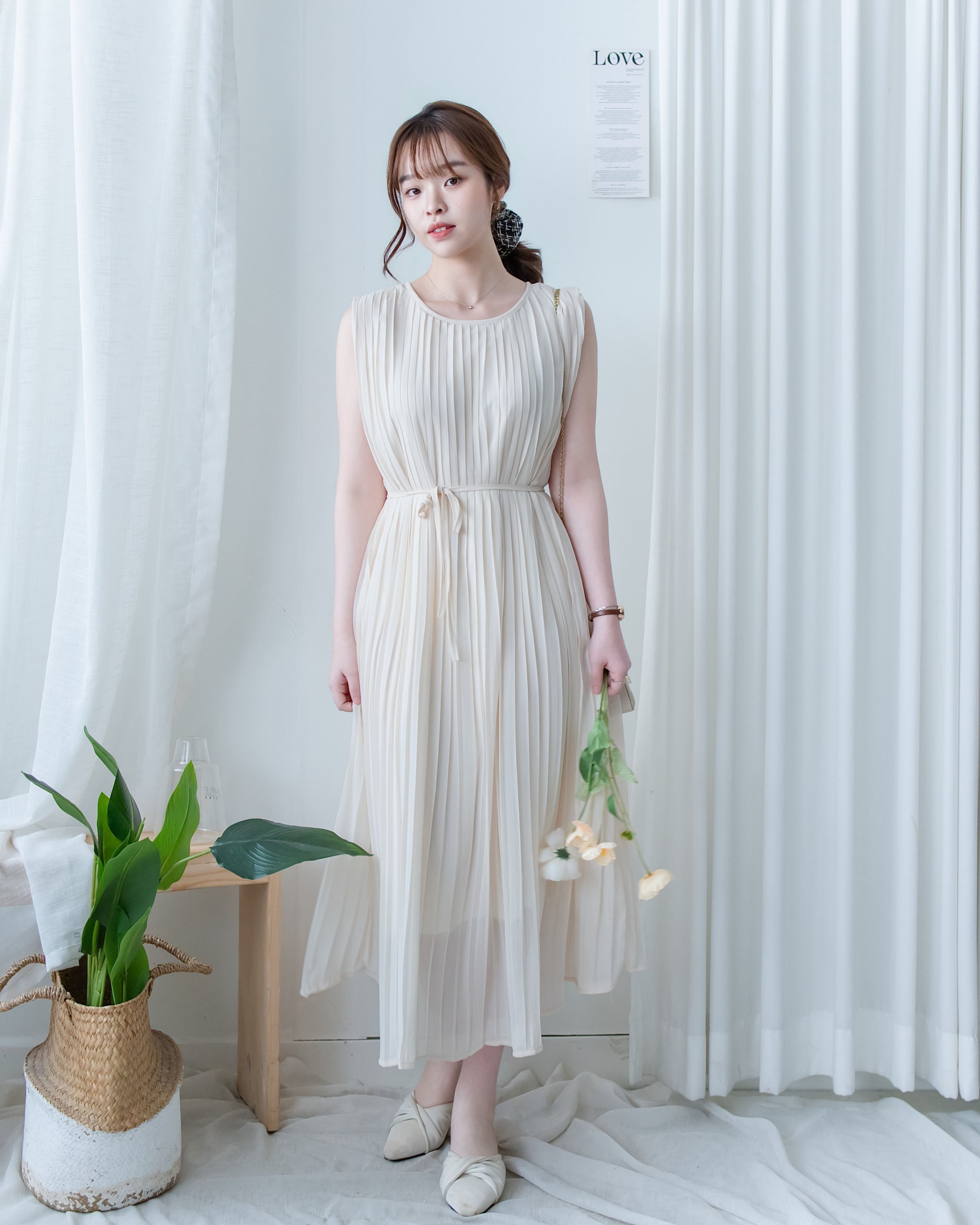 Pleated Sleeveless Dress 法式飄逸壓褶綁帶連身裙/DS1173
