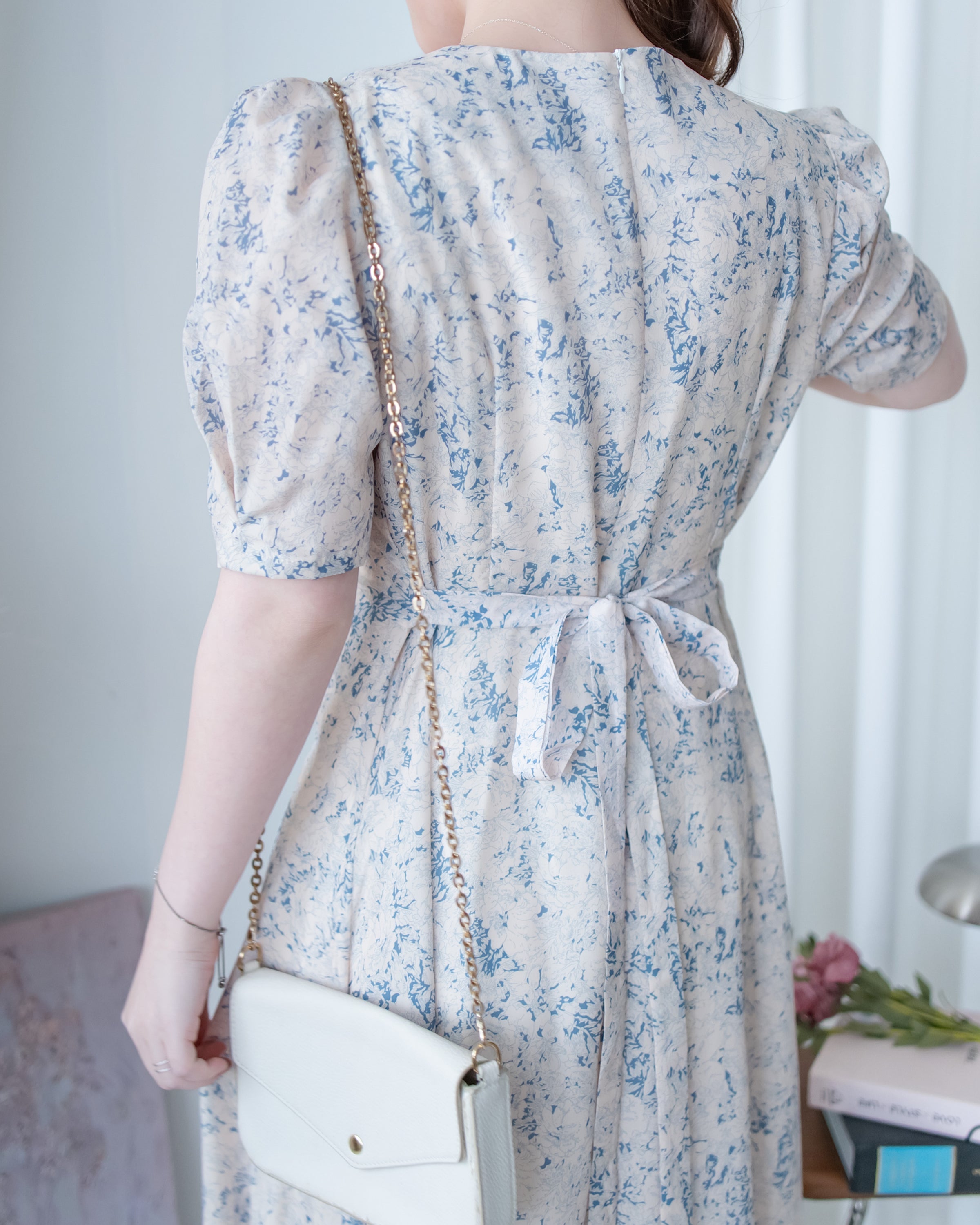 Floral line Dress 線條青花印花弧腰線連身裙/ DS1171