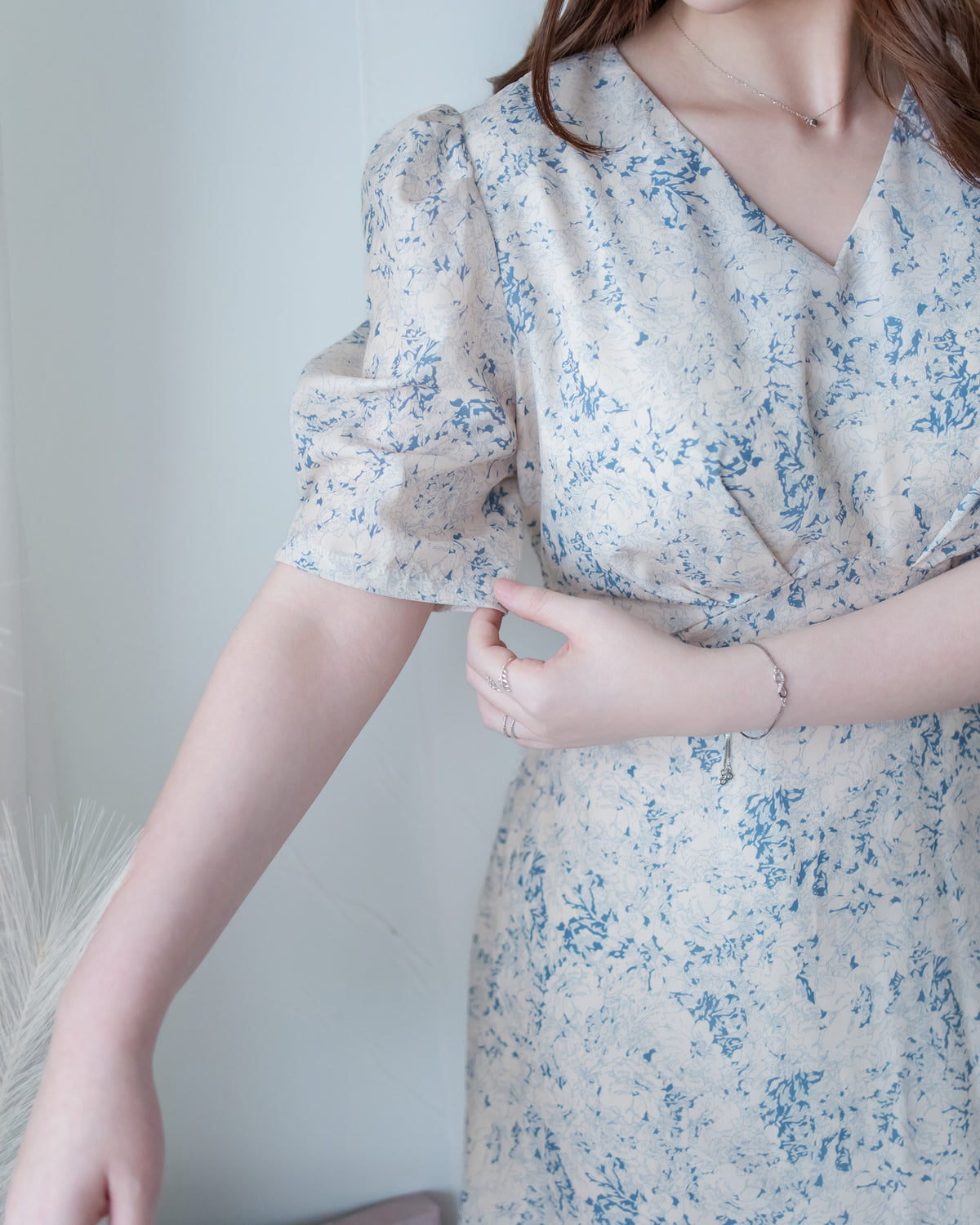 Floral line Dress 線條青花印花弧腰線連身裙/ DS1171