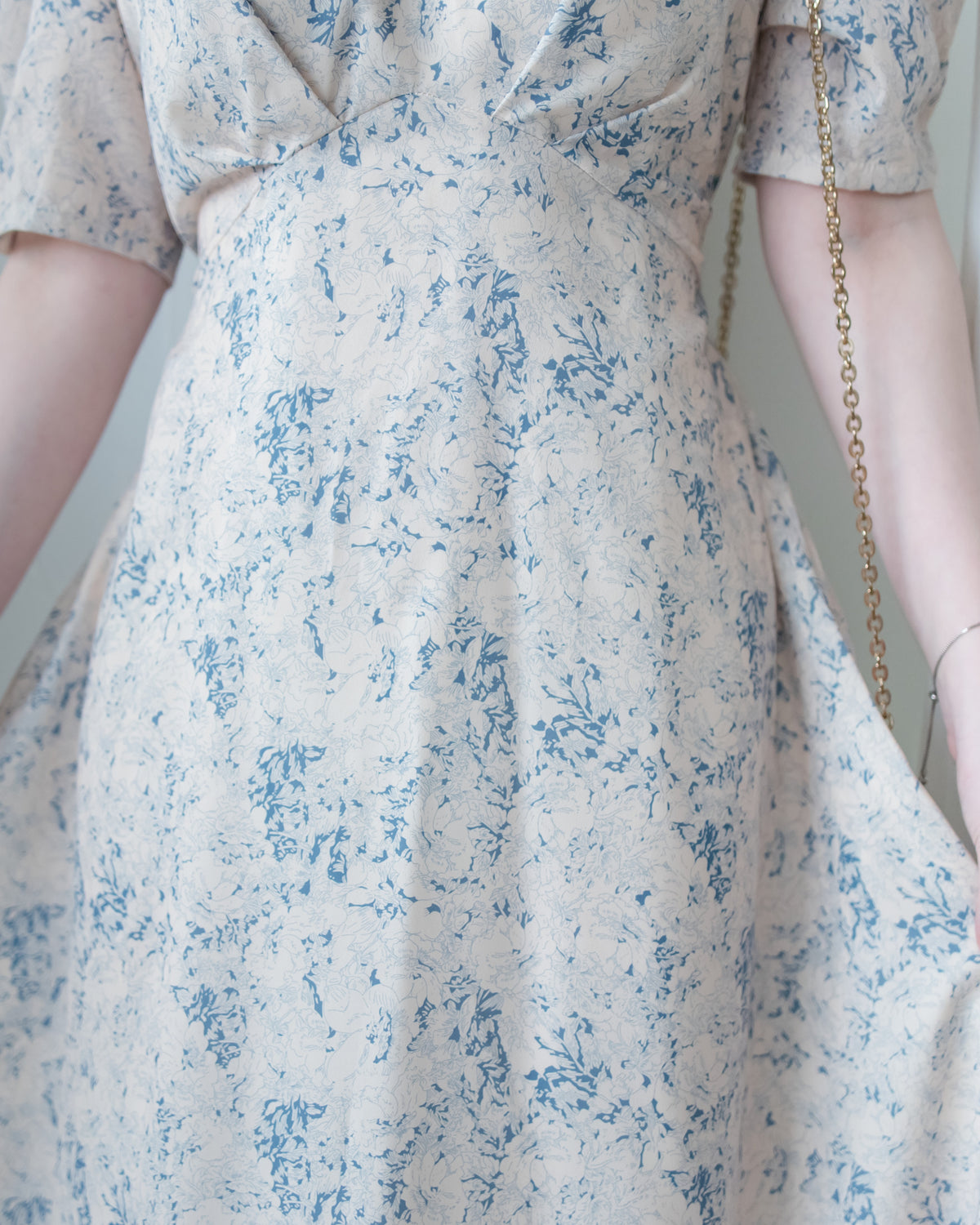 Floral line Dress 線條青花印花弧腰線連身裙/ DS1171