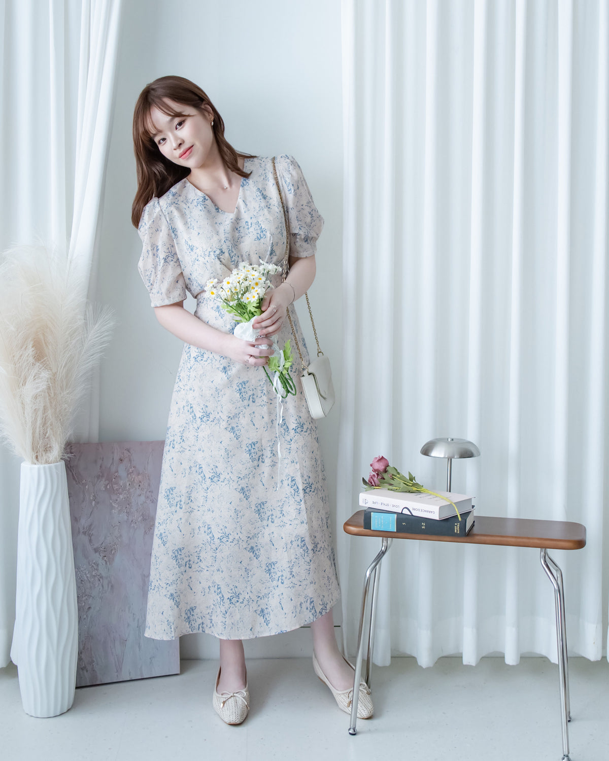 Floral line Dress 線條青花印花弧腰線連身裙/ DS1171