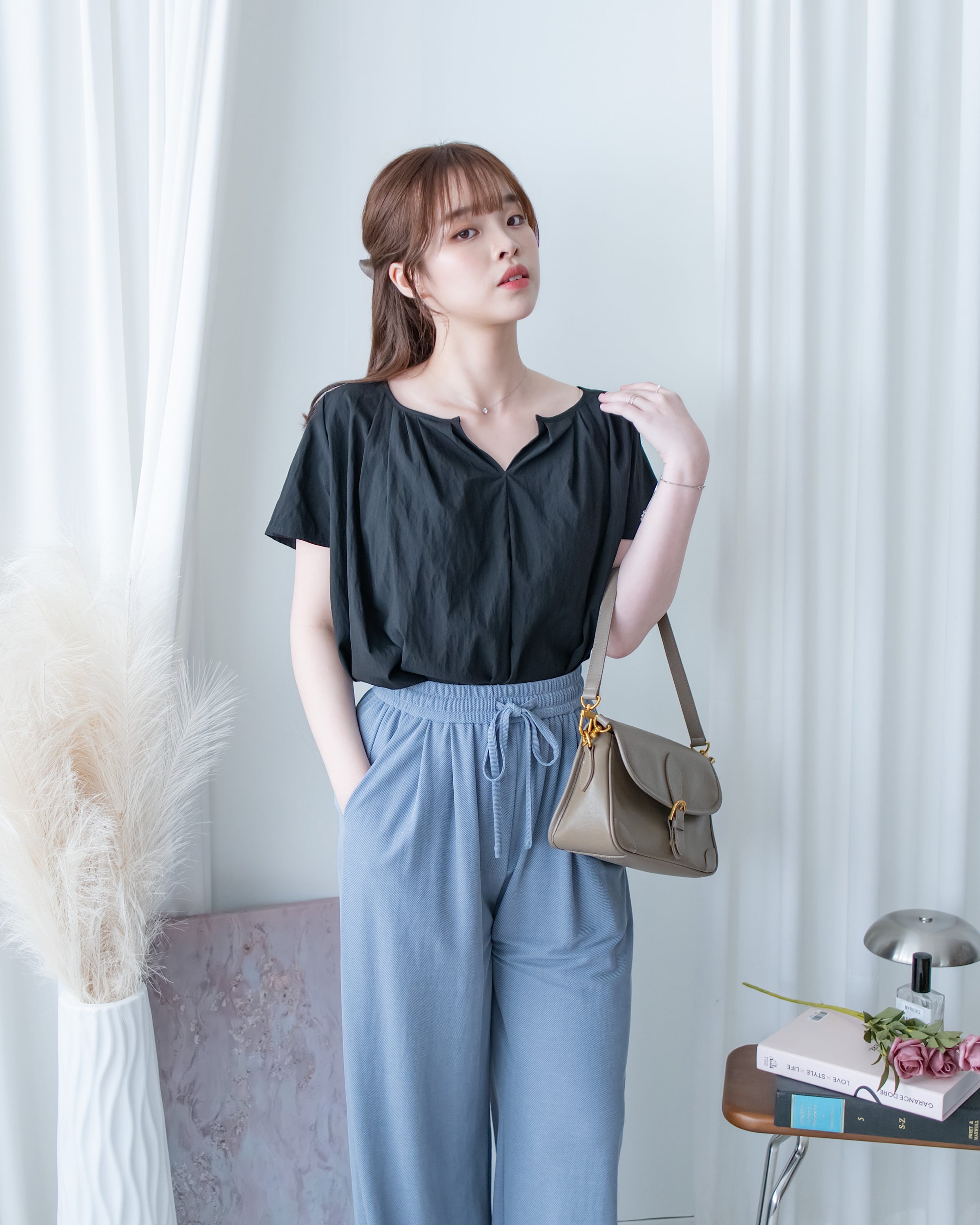 V-Collar Blouse 隨性抓褶小 V 領傘袖上衣/ TP9240