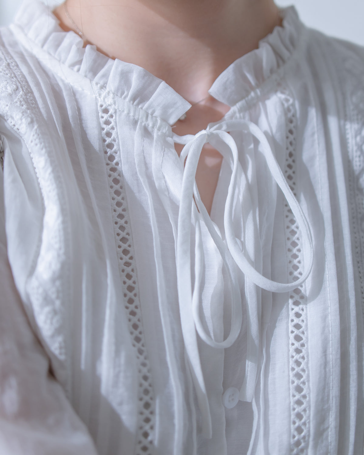 Lace Pleated Blouse 花邊領口蕾絲壓褶附裡布上衣/ TP9247