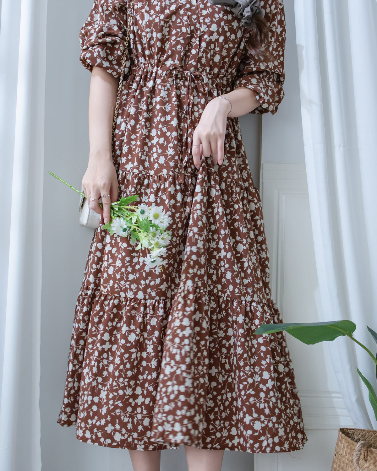 Shadow Dress 疊領簡約白色剪影印花修腰連身裙/ DS1203