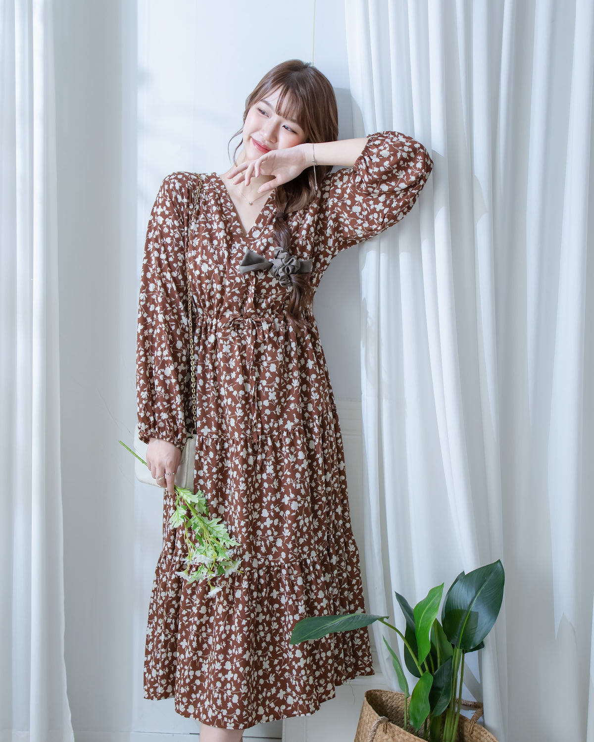 Shadow Dress 疊領簡約白色剪影印花修腰連身裙/ DS1203