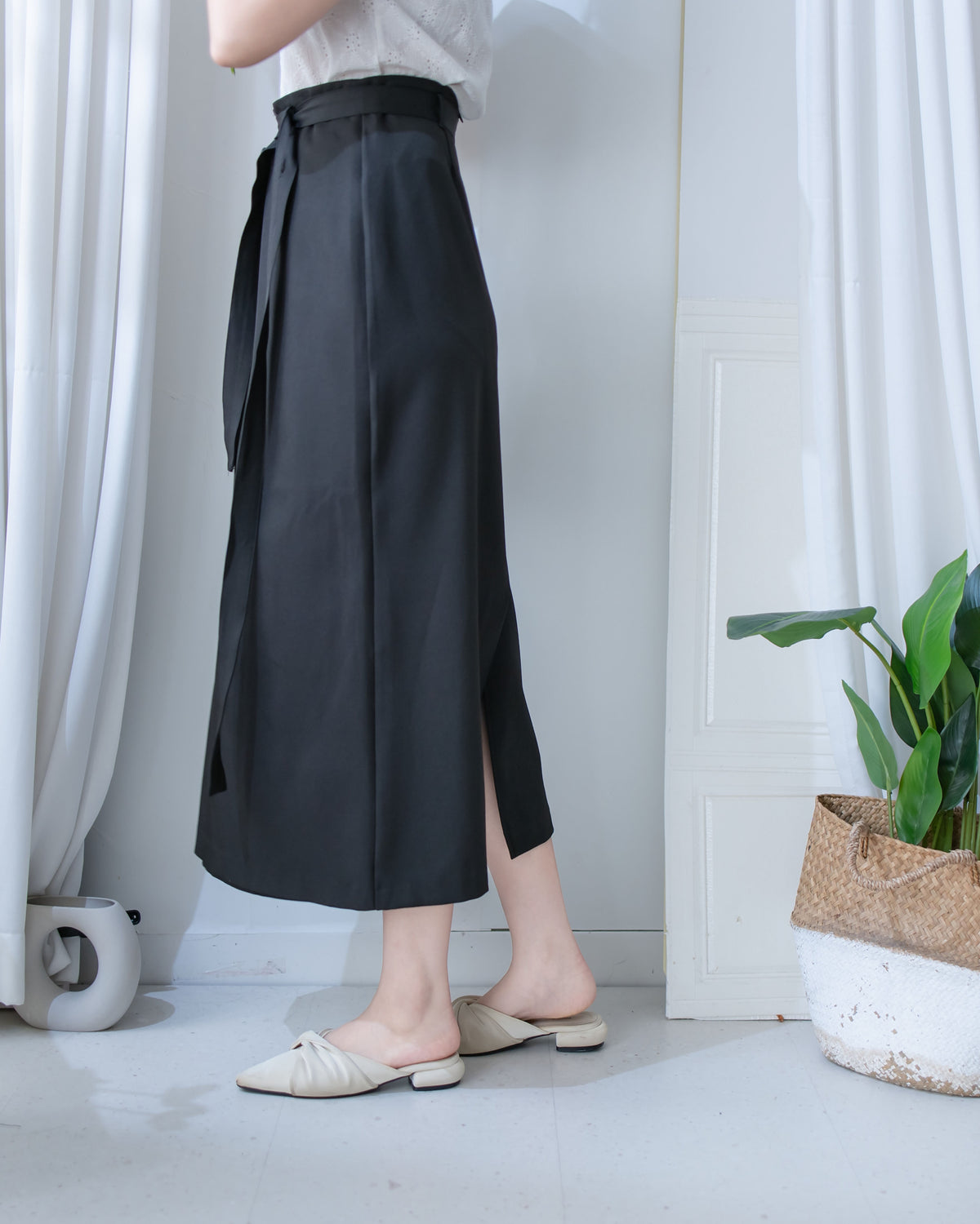 Belt Skirt  腰帶簡潔修腰後開叉直裙/ SK8956