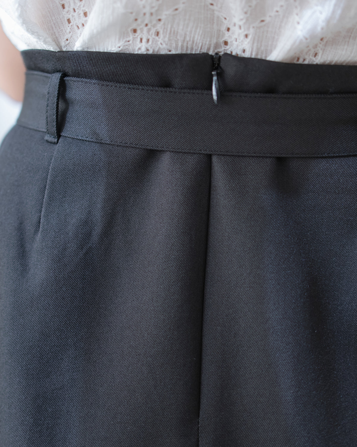 Belt Skirt  腰帶簡潔修腰後開叉直裙/ SK8956