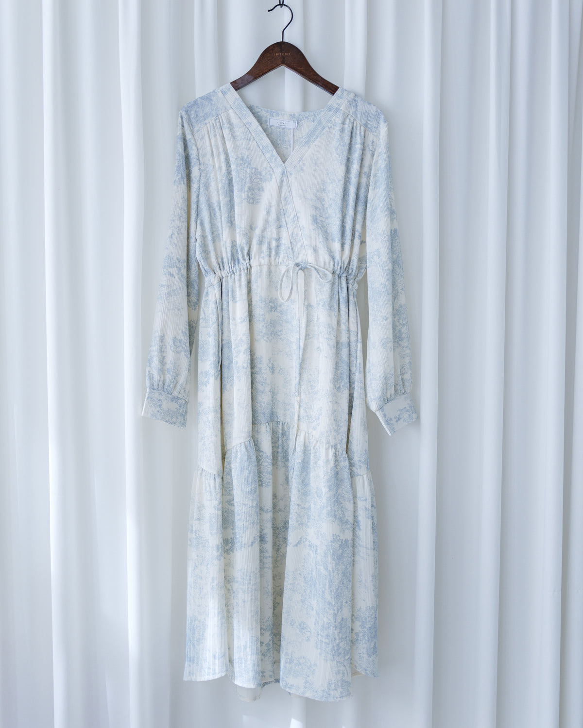 [intent label/ intent 製] Clear Flower Dress V領側束帶質感線條印花飄逸連身裙/ DSA8012