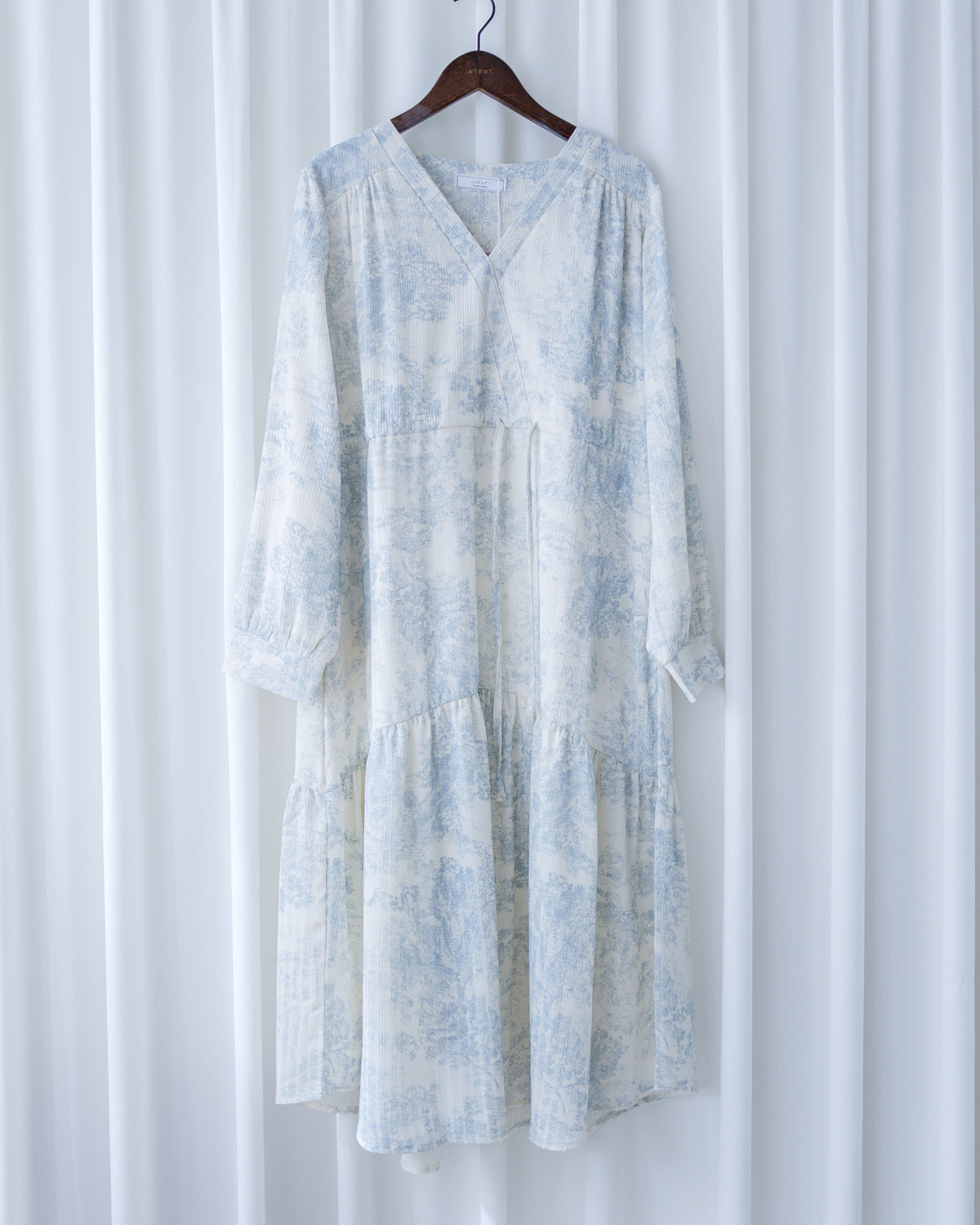 [intent label/ intent 製] Clear Flower Dress V領側束帶質感線條印花飄逸連身裙/ DSA8012