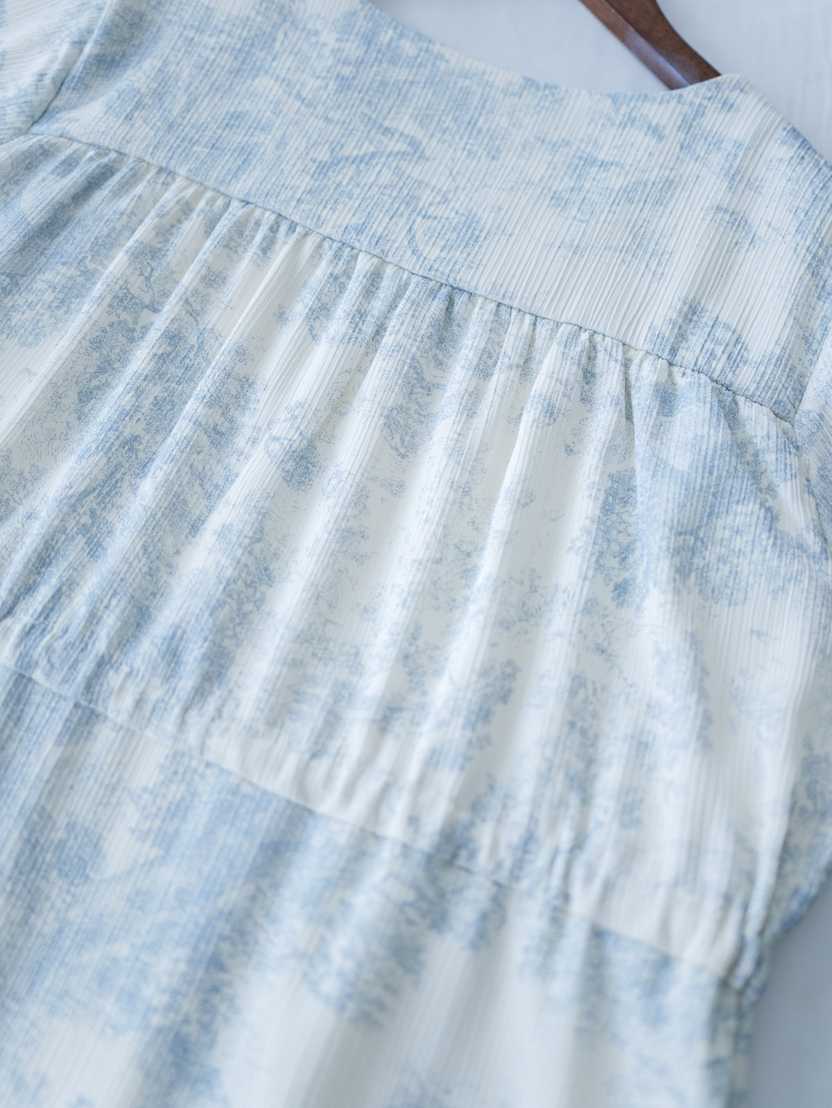 [intent label/ intent 製] Clear Flower Dress V領側束帶質感線條印花飄逸連身裙/ DSA8012