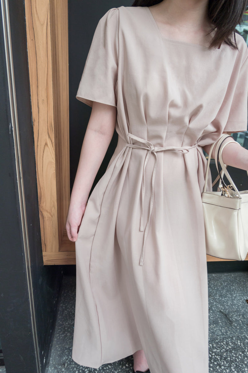 //熱賣重開 超超超值得入手 //Pleated Waist 輕盈方領前後車褶腰身, Dress/ DS9061 (Pre-order)