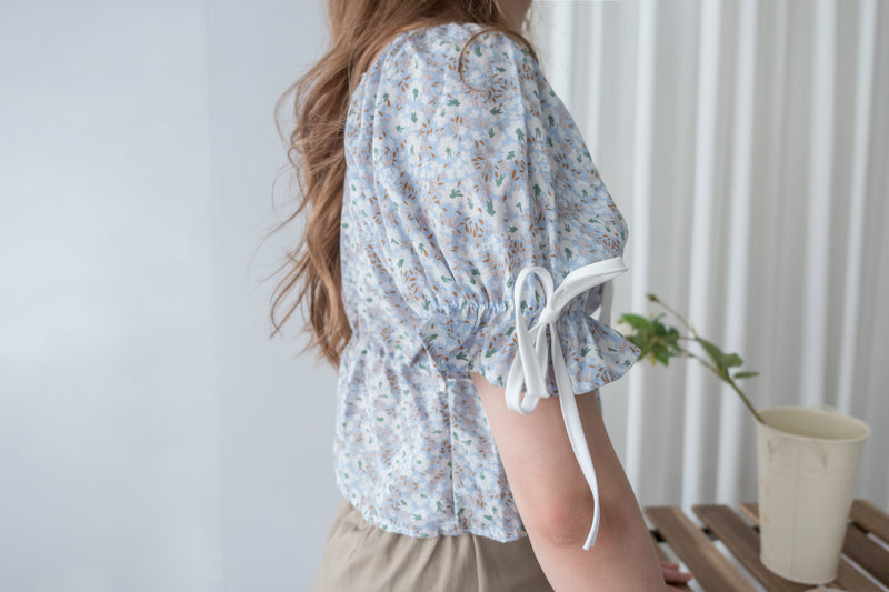 Blue Daisy 水彩藍配活潑小碎花上衣, Blouse/ BU8940