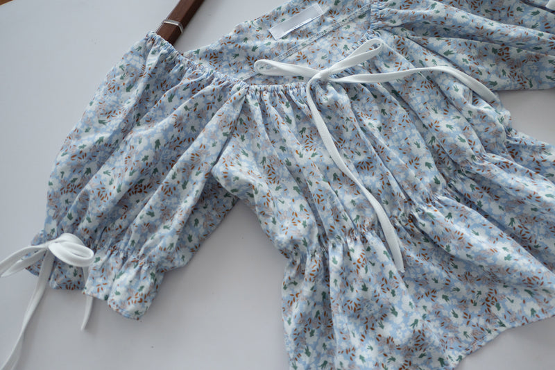 Blue Daisy 水彩藍配活潑小碎花上衣, Blouse/ BU8940