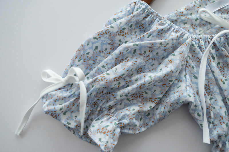 Blue Daisy 水彩藍配活潑小碎花上衣, Blouse/ BU8940