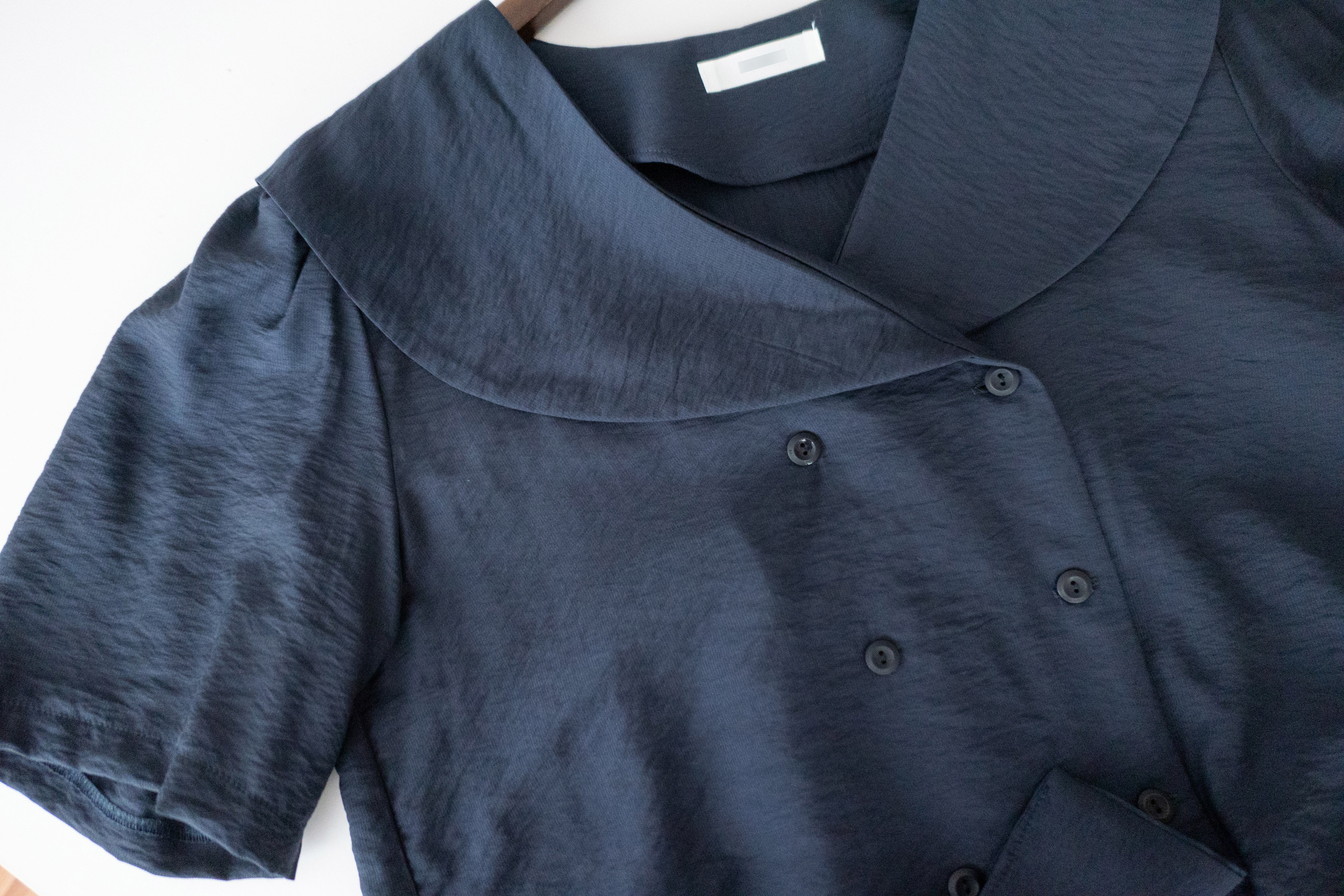 [ BEST ✈️ LIMITED RESTOCK!]  Navy 深藍雙排鈕扣紋理翻領口上衣, Blouse/ BU8926