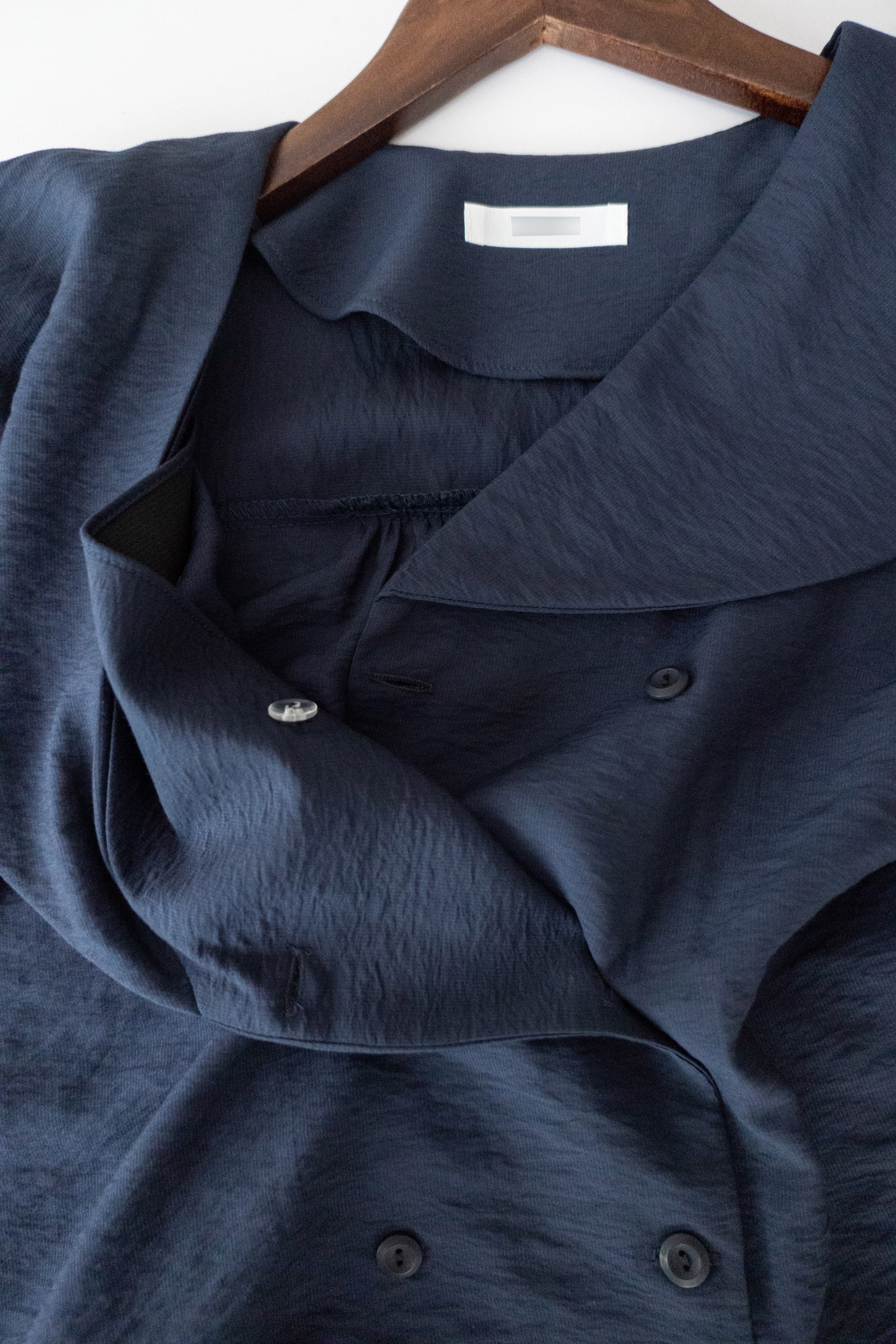 [ BEST ✈️ LIMITED RESTOCK!]  Navy 深藍雙排鈕扣紋理翻領口上衣, Blouse/ BU8926