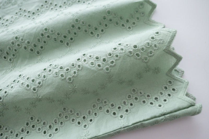 Matcha Garden 浪漫細節花邊領口通花抹茶綠上衣, Top/ BU8946