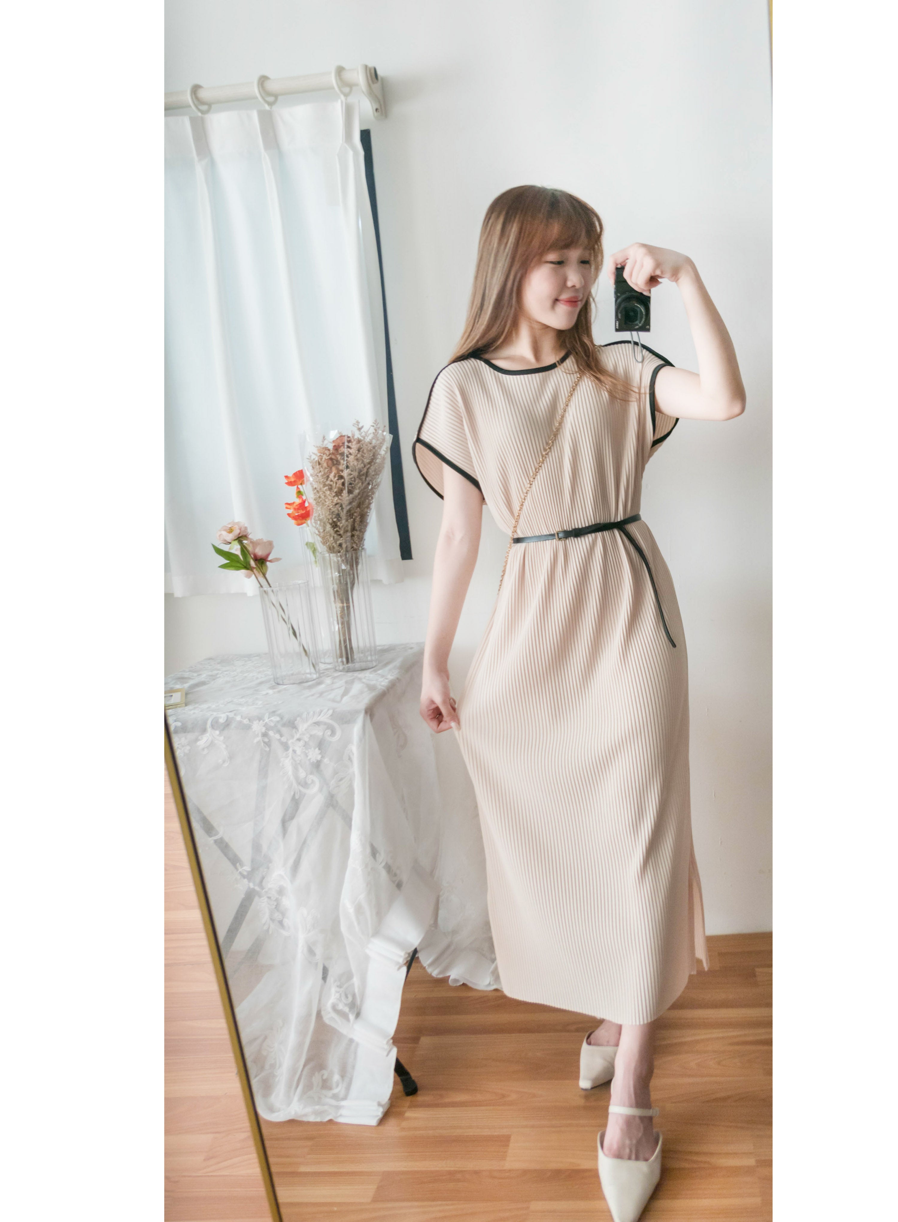（BEIGE ONLY) Pleated Coco 輕優雅船領細百褶裙身闊鬆開叉, Dress/ DS9311