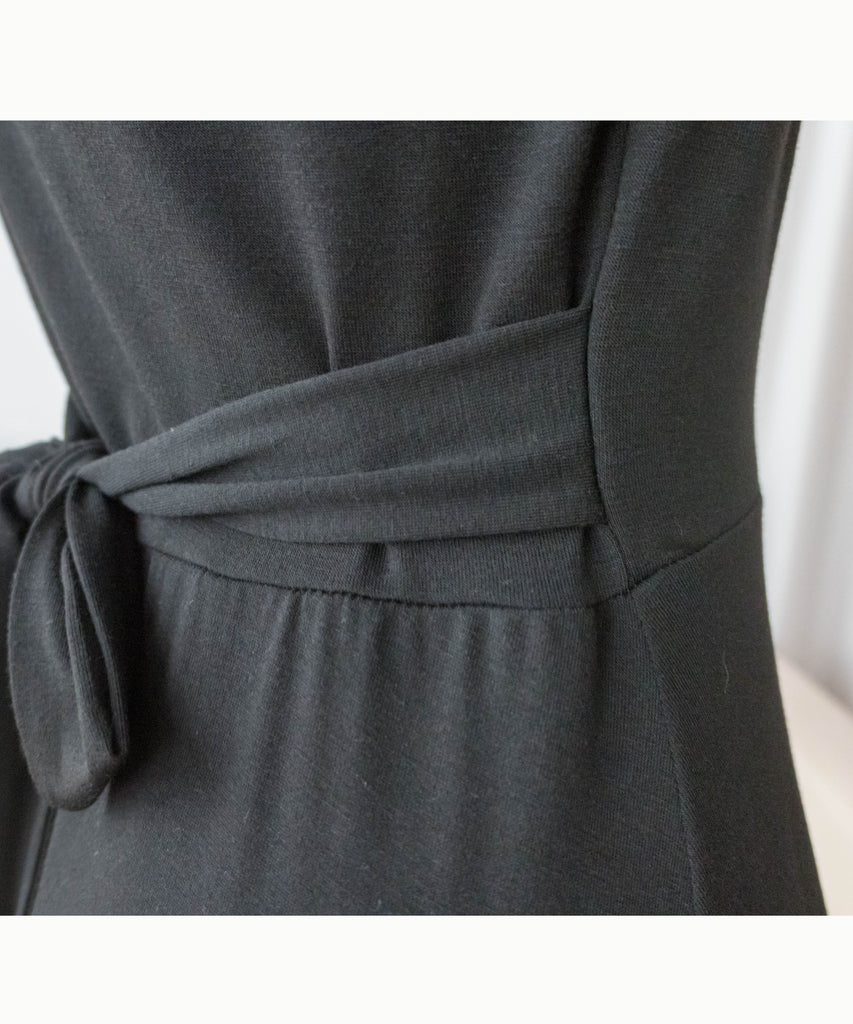 Cotton Ballet 黑色輕盈優雅彈性棉質疊領口, Dress/ DS9336