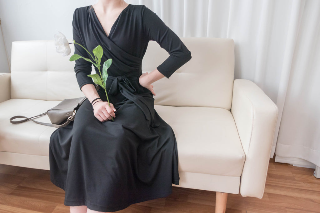 Cotton Ballet 黑色輕盈優雅彈性棉質疊領口, Dress/ DS9336