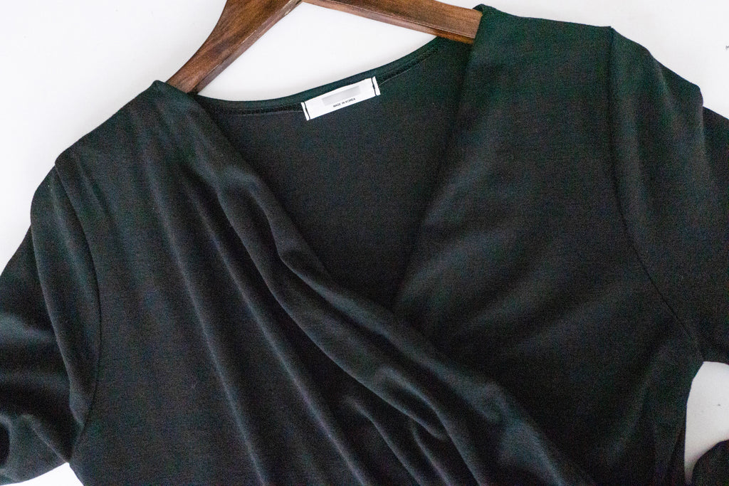 Cotton Ballet 黑色輕盈優雅彈性棉質疊領口, Dress/ DS9336