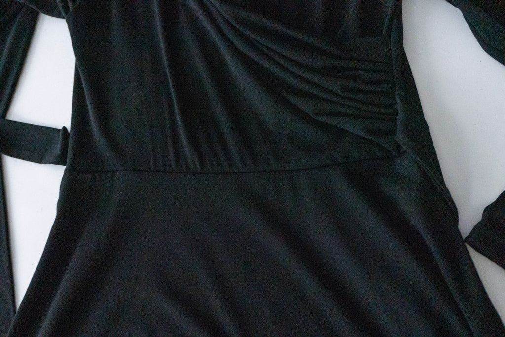 Cotton Ballet 黑色輕盈優雅彈性棉質疊領口, Dress/ DS9336
