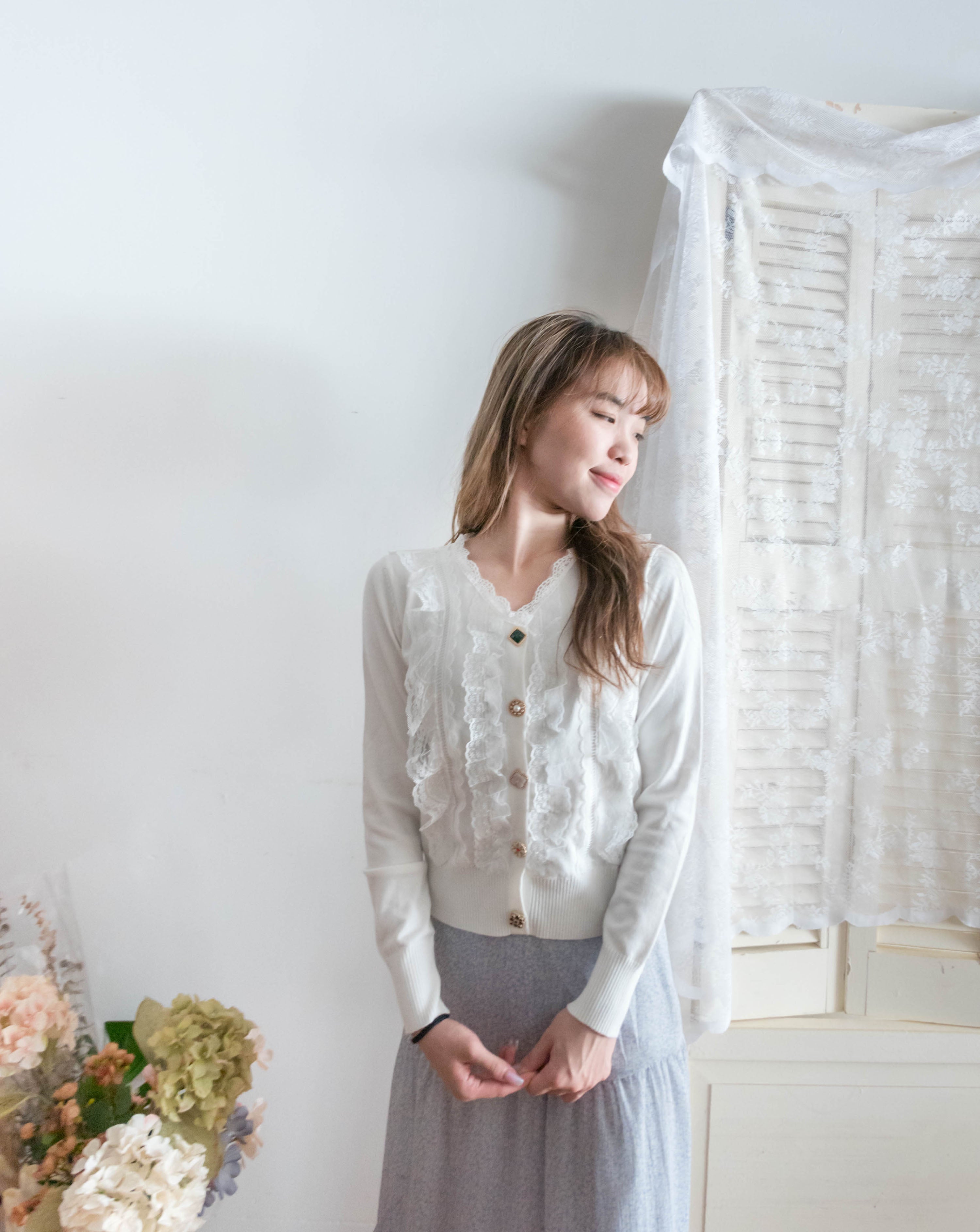 Marble Button 彈性蕾絲領口精緻鈕扣外套或上衣, Top or Blouse/ TP8943 (white sold out)