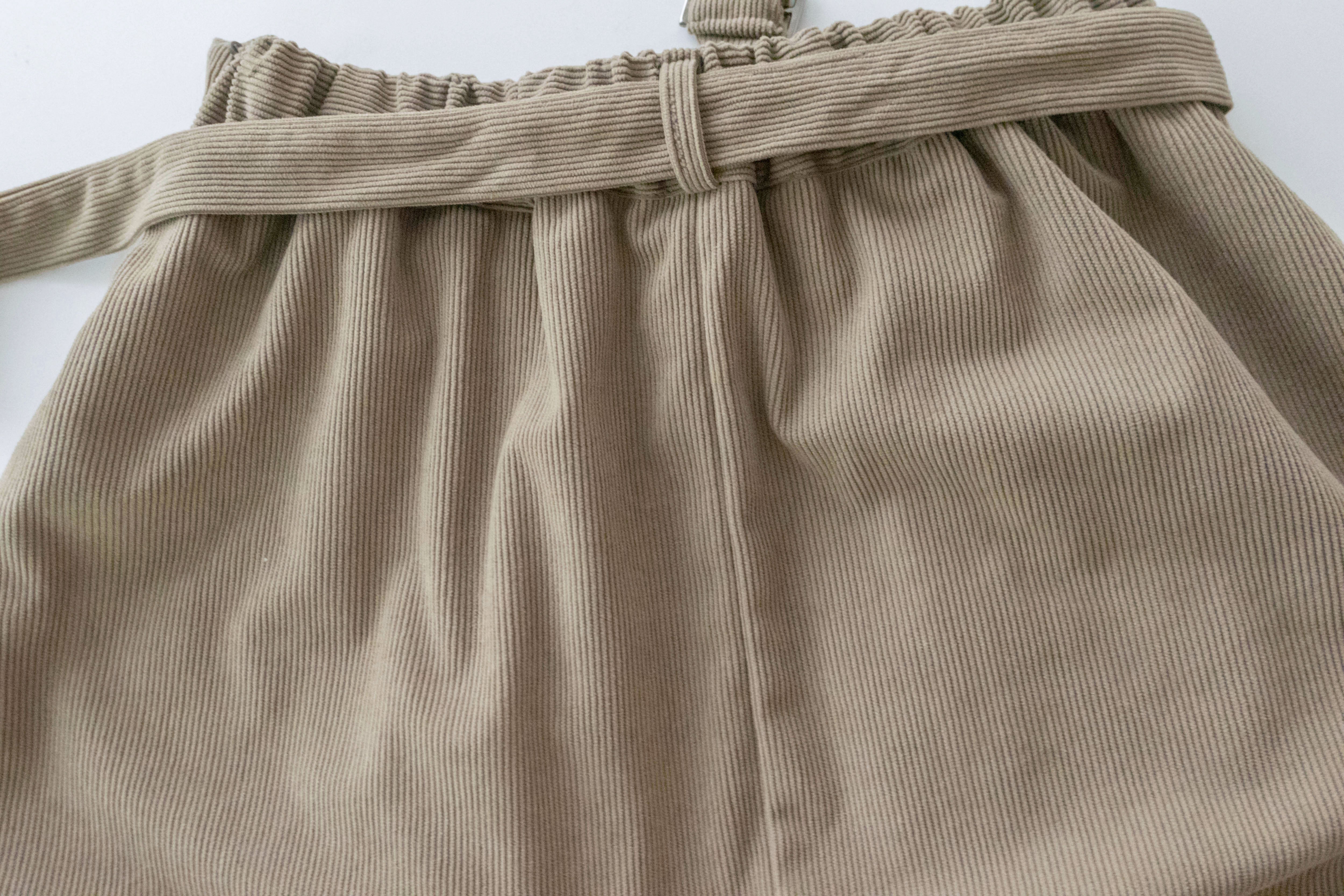 <<✈️𝔽𝔸𝕊𝕋 ℝ𝔼𝕊𝕋𝕆ℂ𝕂 best>>Olive 橄欖綠色腰帶後橡筋車褶傘裙, Skirt/ SK8770
