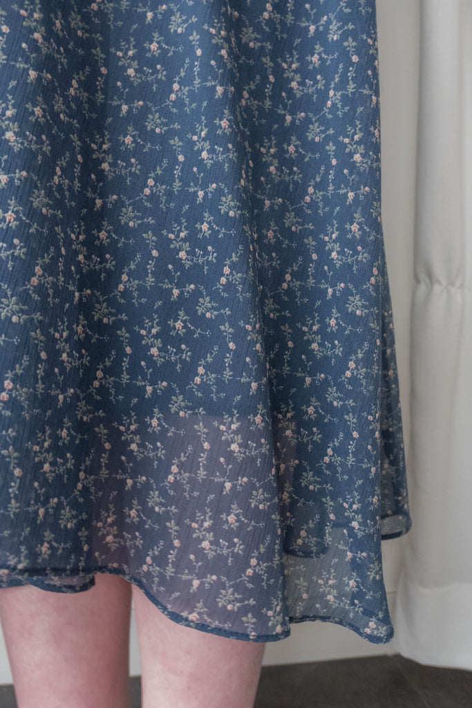 Starry Floral 晚空霧藍v領飄飄修腰雪紡碎花裙, Dress/ DS9394
