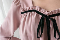 Wonderland 絨面皺褶方領輕優雅上衣, Blouse/ BU8987 (pink sold out)