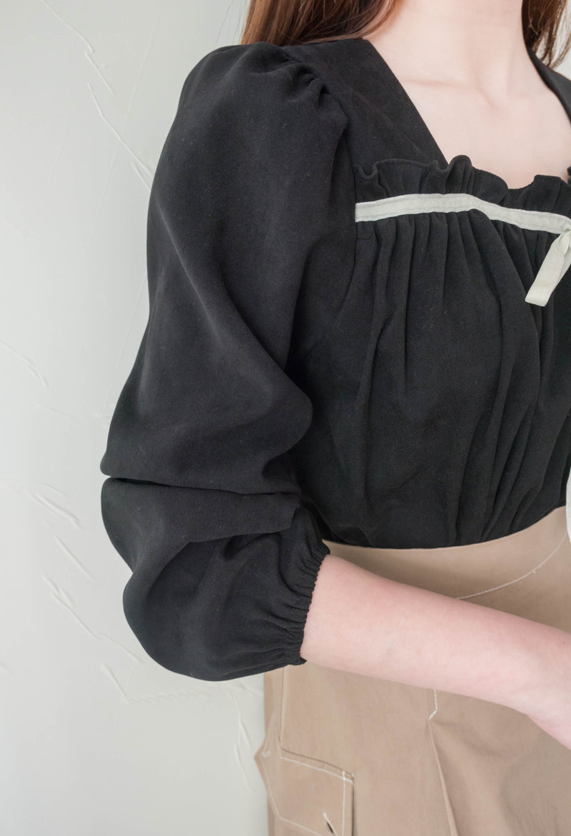 Wonderland 絨面皺褶方領輕優雅上衣, Blouse/ BU8987 (pink sold out)