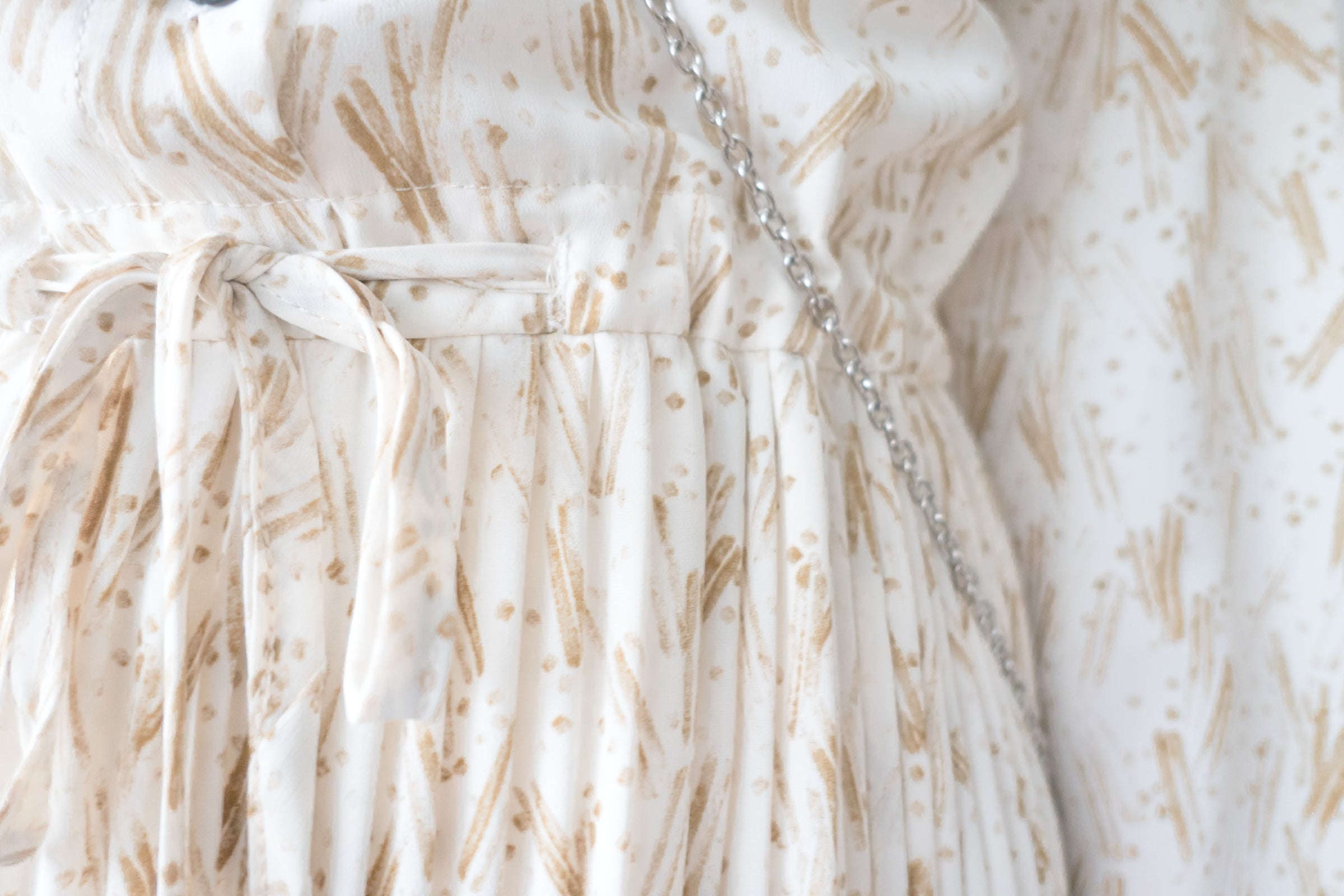 【現貨限量回歸 】Firework 花火線條幾何印花防皺百褶連身裙, Dress/ DS9429