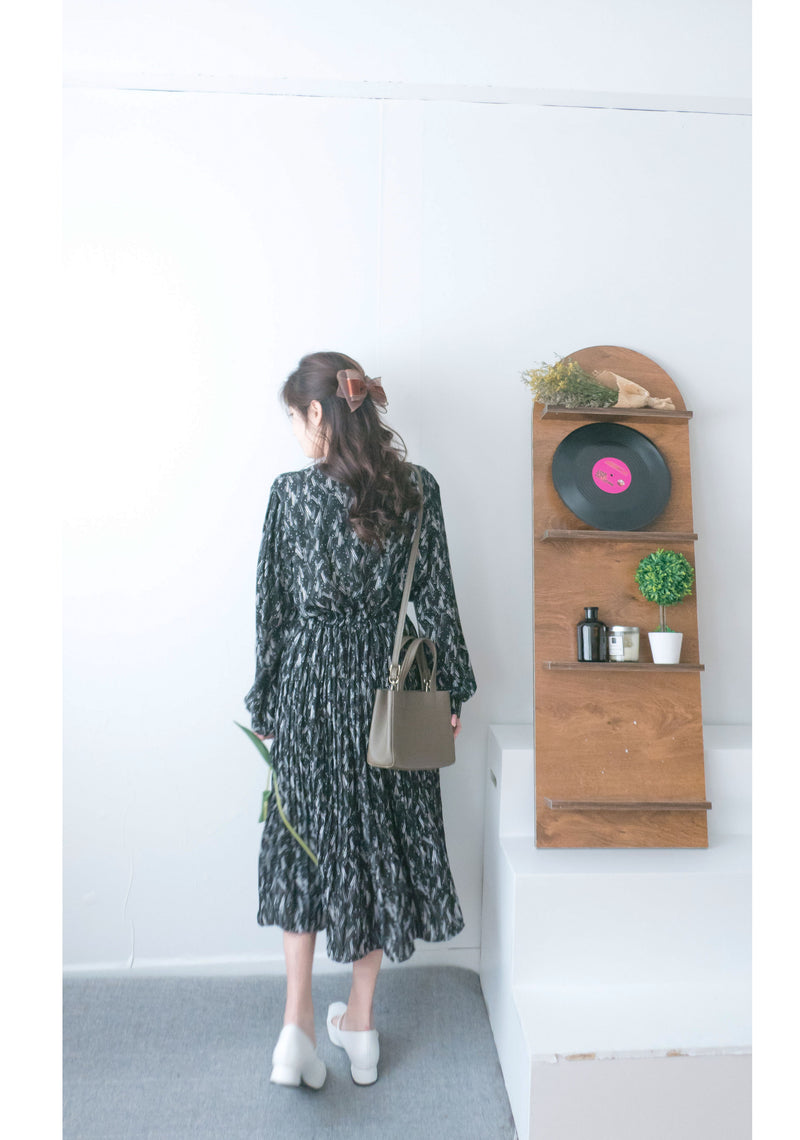 【現貨限量回歸 】Firework 花火線條幾何印花防皺百褶連身裙, Dress/ DS9429