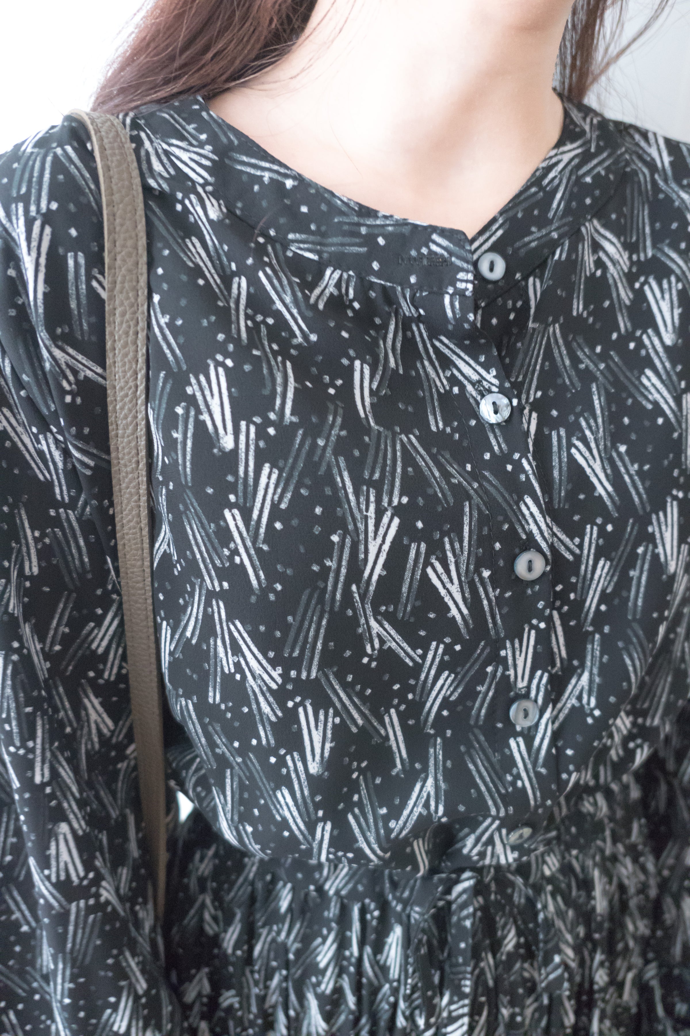 【現貨限量回歸 】Firework 花火線條幾何印花防皺百褶連身裙, Dress/ DS9429