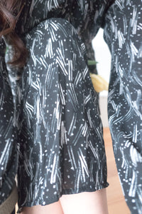 【現貨限量回歸 】Firework 花火線條幾何印花防皺百褶連身裙, Dress/ DS9429