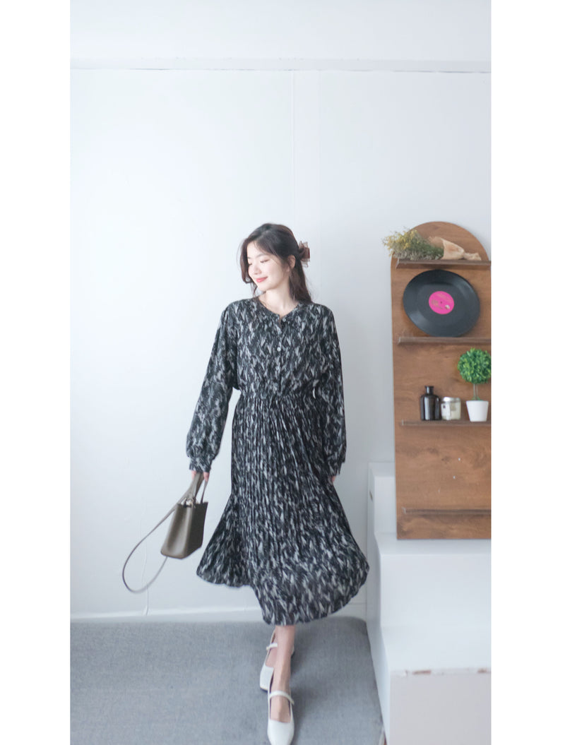 【現貨限量回歸 】Firework 花火線條幾何印花防皺百褶連身裙, Dress/ DS9429