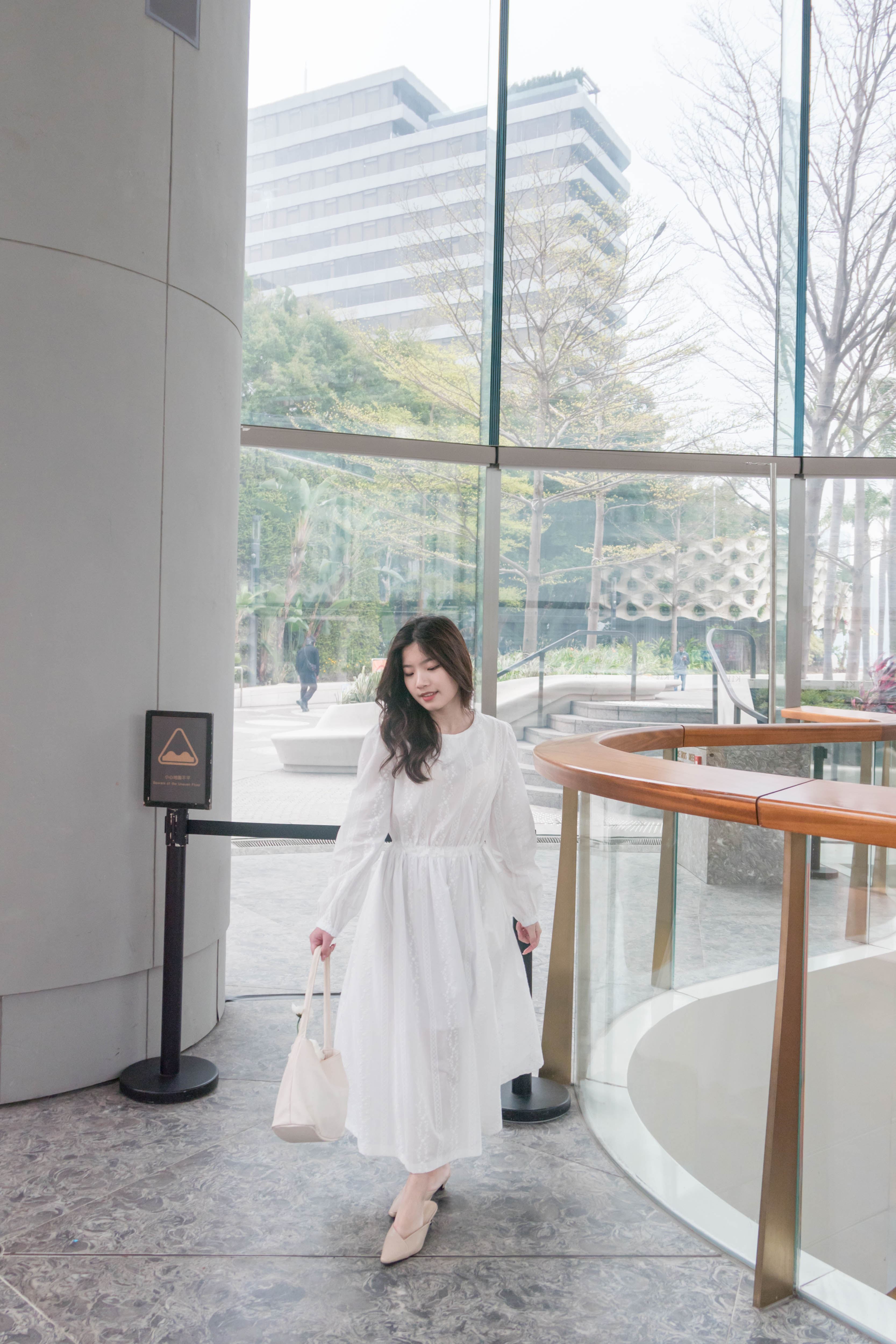 ( 精緻通花 ) 輕盈白色繡通花側蝴蝶連身裙, Dress/ DS9443
