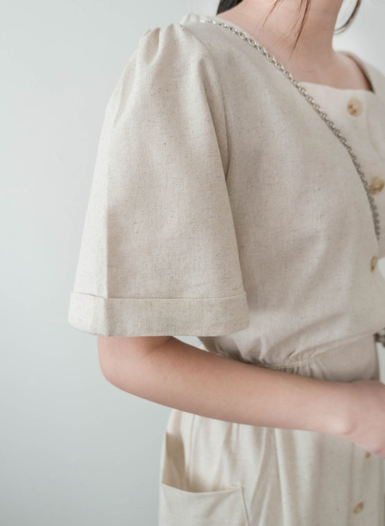 （下排裝飾鈕扣) Linen 麻棉方領口袋側橡筋裙尾開叉, Dress/ DS9490