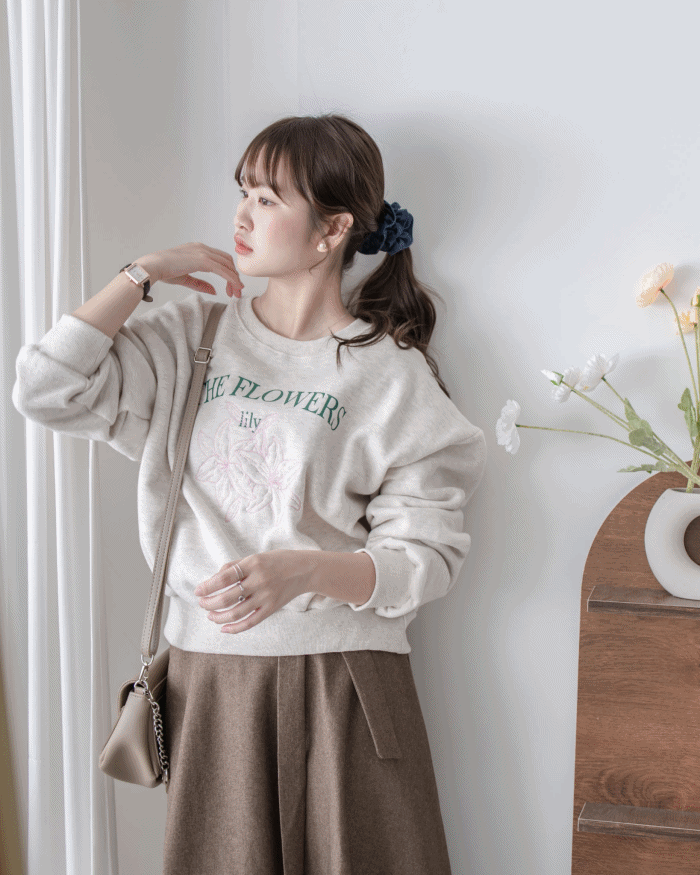 Embroidery Lily Top  花朵刺繡印花衛衣/ TP9196